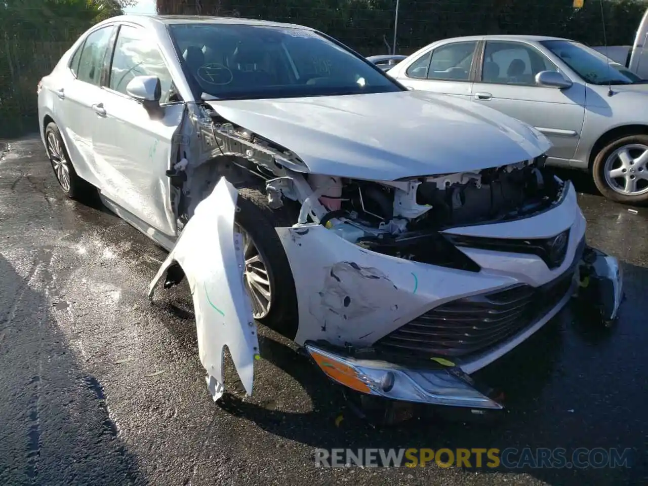 1 Photograph of a damaged car 4T1BZ1HK3KU028943 TOYOTA CAMRY 2019