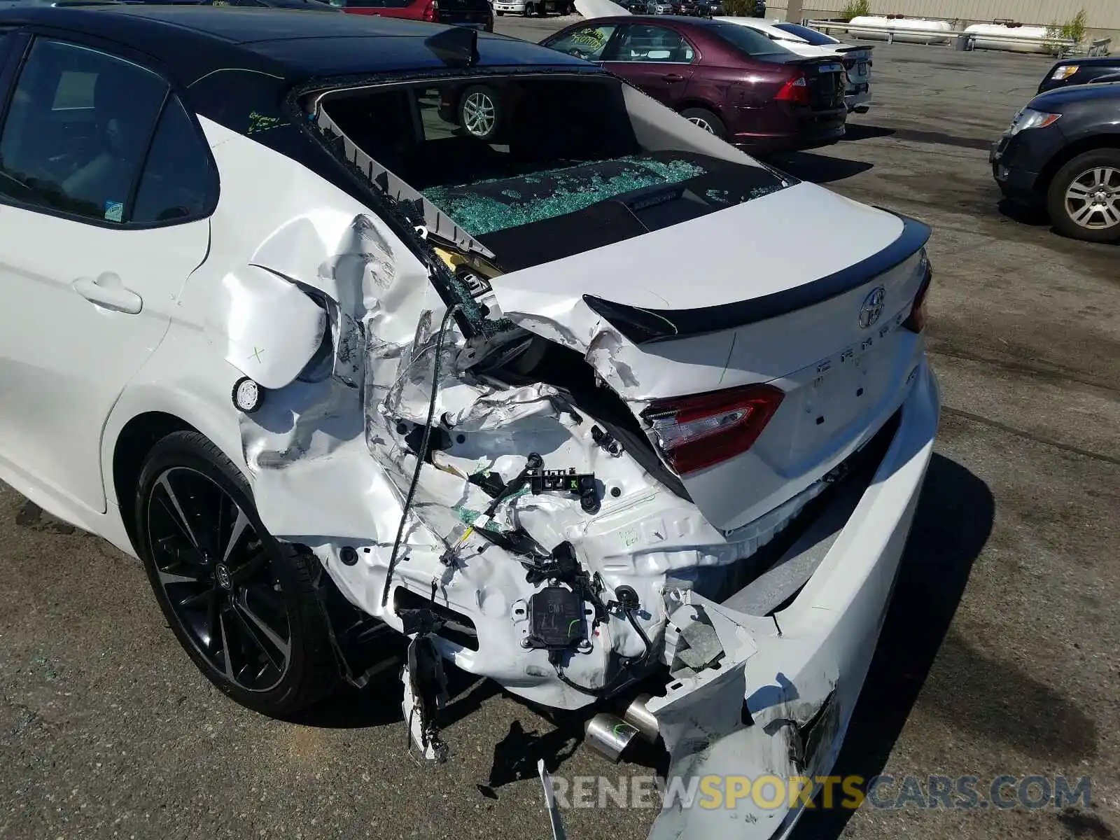 9 Photograph of a damaged car 4T1BZ1HK4KU024951 TOYOTA CAMRY 2019