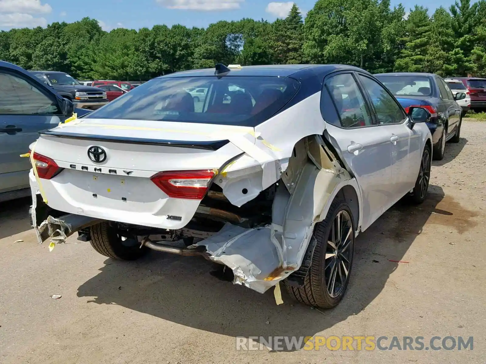 4 Фотография поврежденного автомобиля 4T1BZ1HK5KU025204 TOYOTA CAMRY 2019