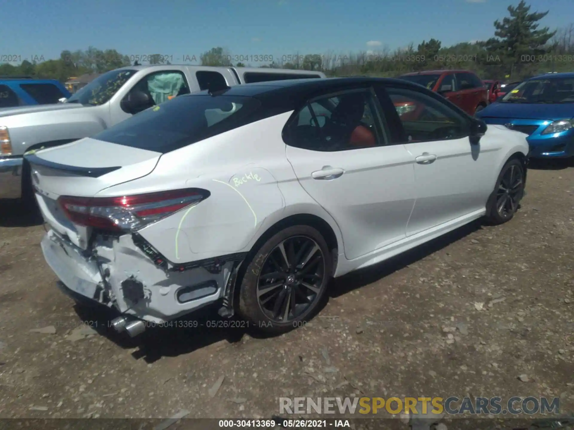 4 Photograph of a damaged car 4T1BZ1HK5KU027681 TOYOTA CAMRY 2019