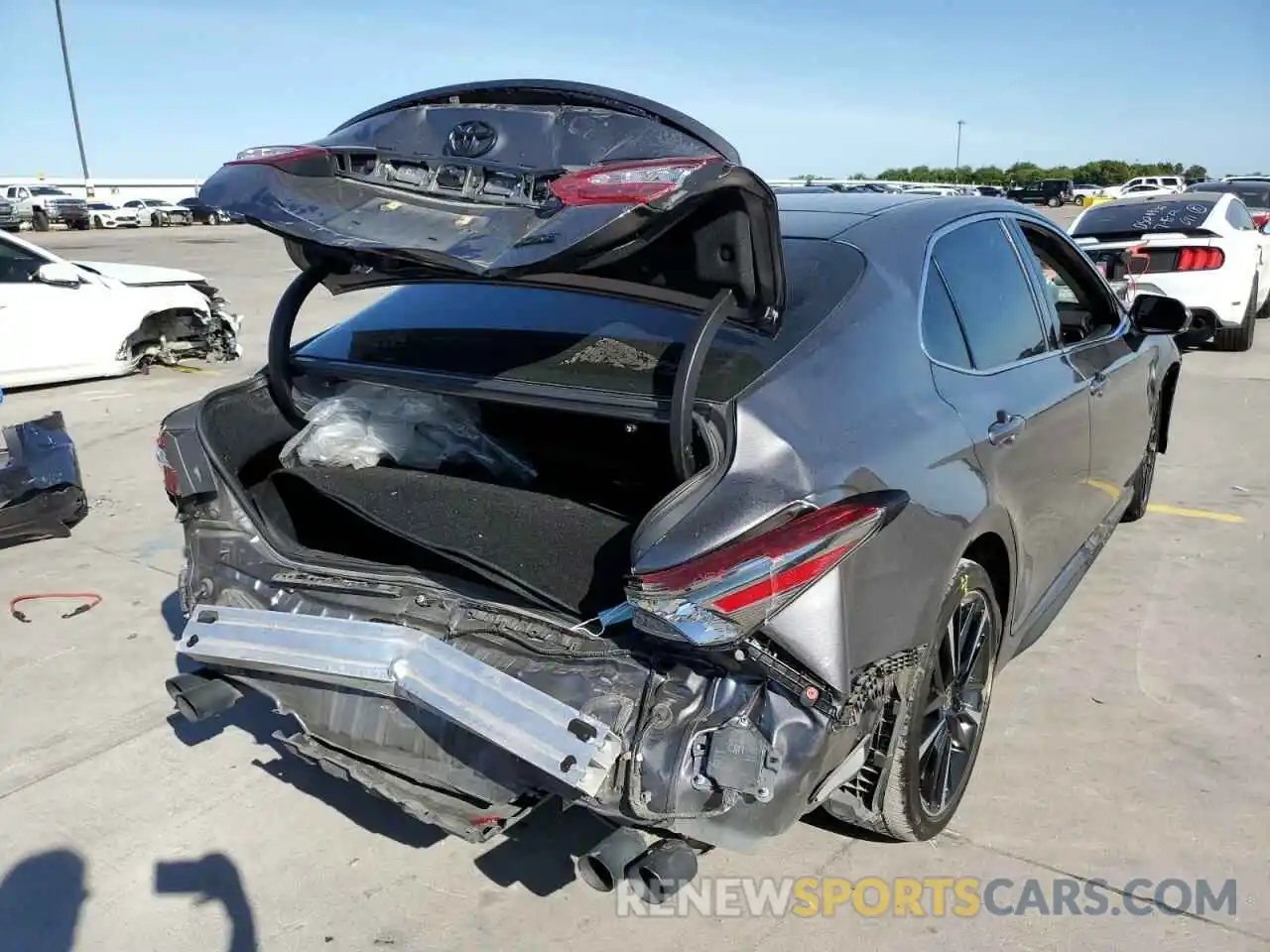 4 Photograph of a damaged car 4T1BZ1HK5KU030886 TOYOTA CAMRY 2019