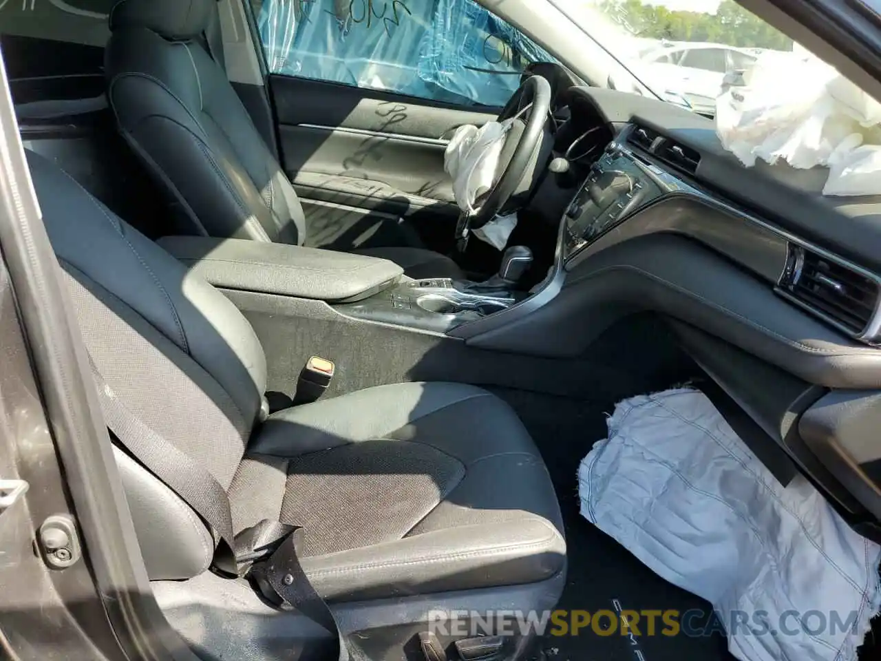 5 Photograph of a damaged car 4T1BZ1HK5KU030886 TOYOTA CAMRY 2019