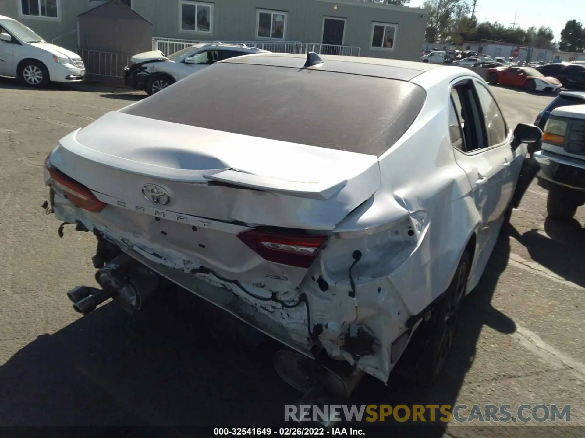 4 Photograph of a damaged car 4T1BZ1HK5KU032041 TOYOTA CAMRY 2019