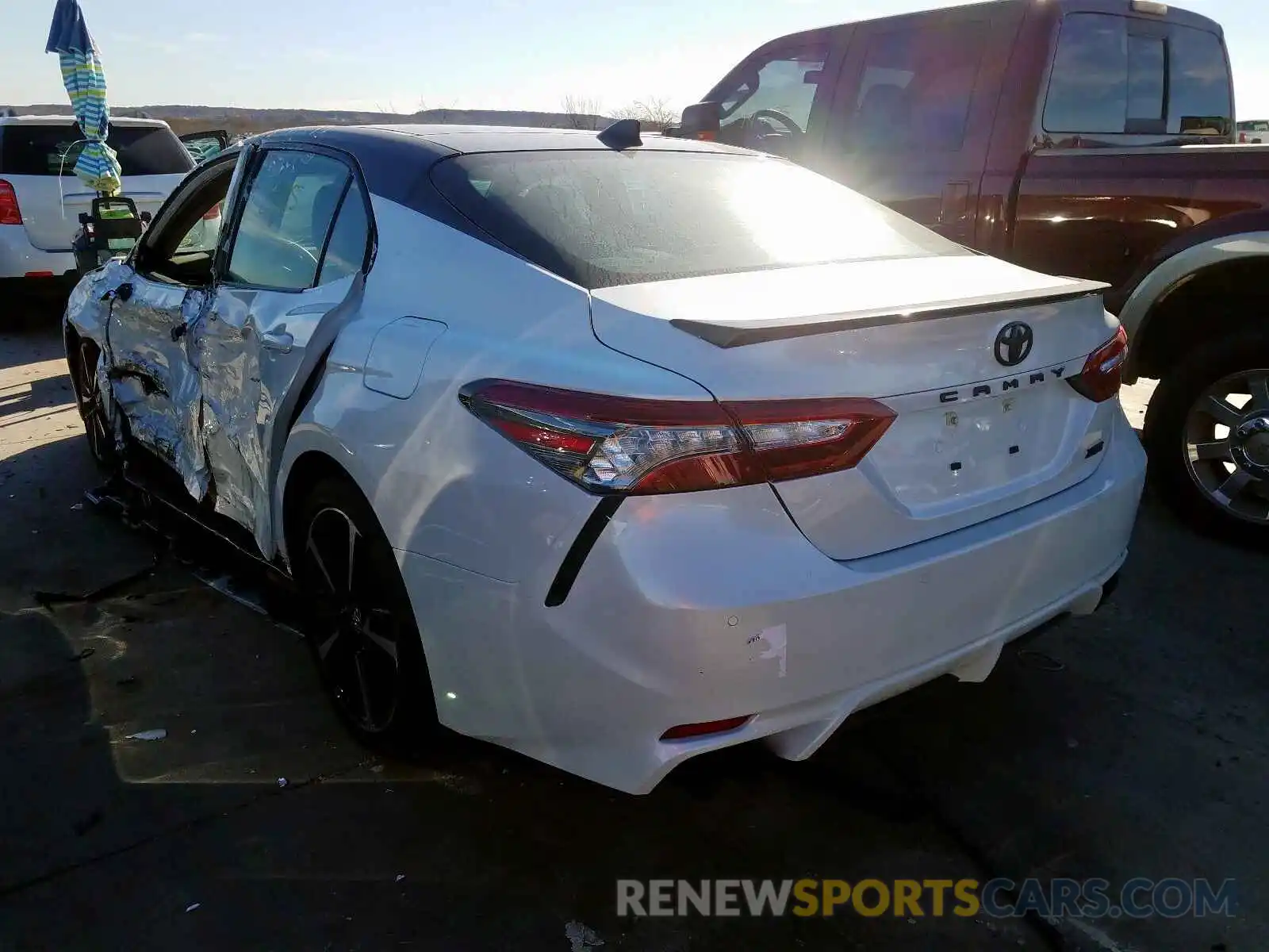 3 Photograph of a damaged car 4T1BZ1HK6KU031741 TOYOTA CAMRY 2019