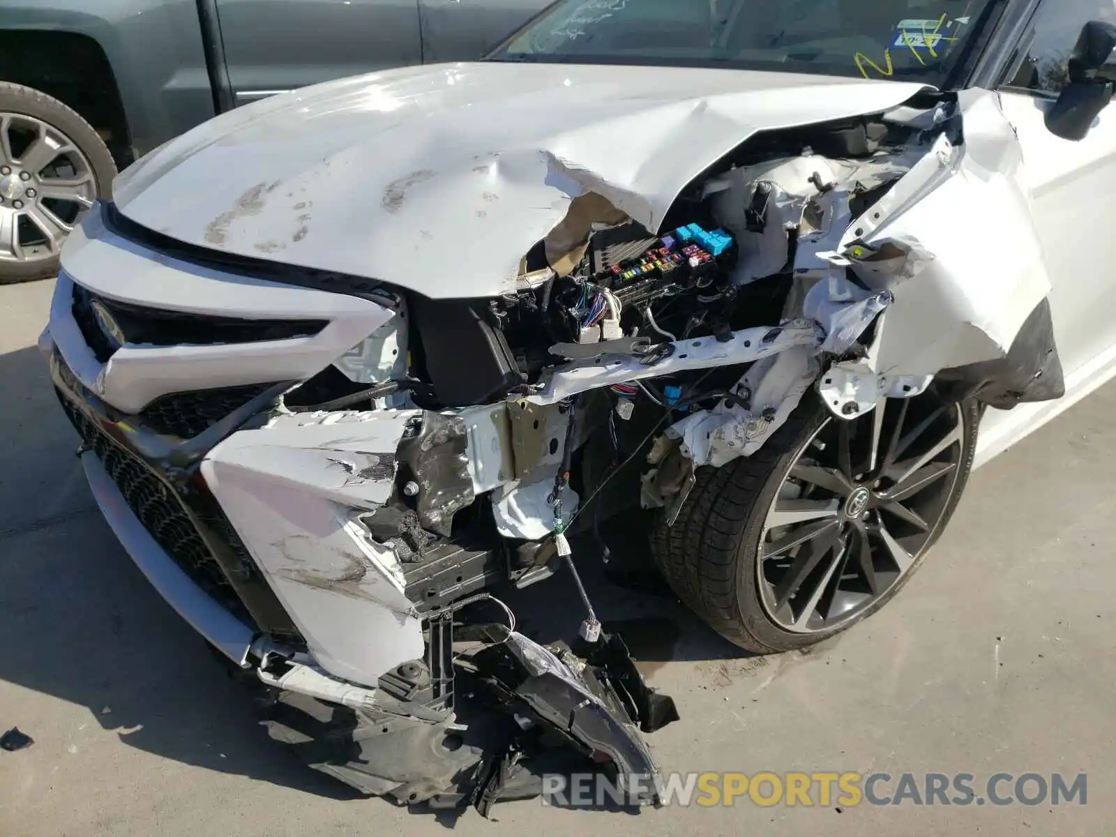 9 Photograph of a damaged car 4T1BZ1HK6KU032288 TOYOTA CAMRY 2019