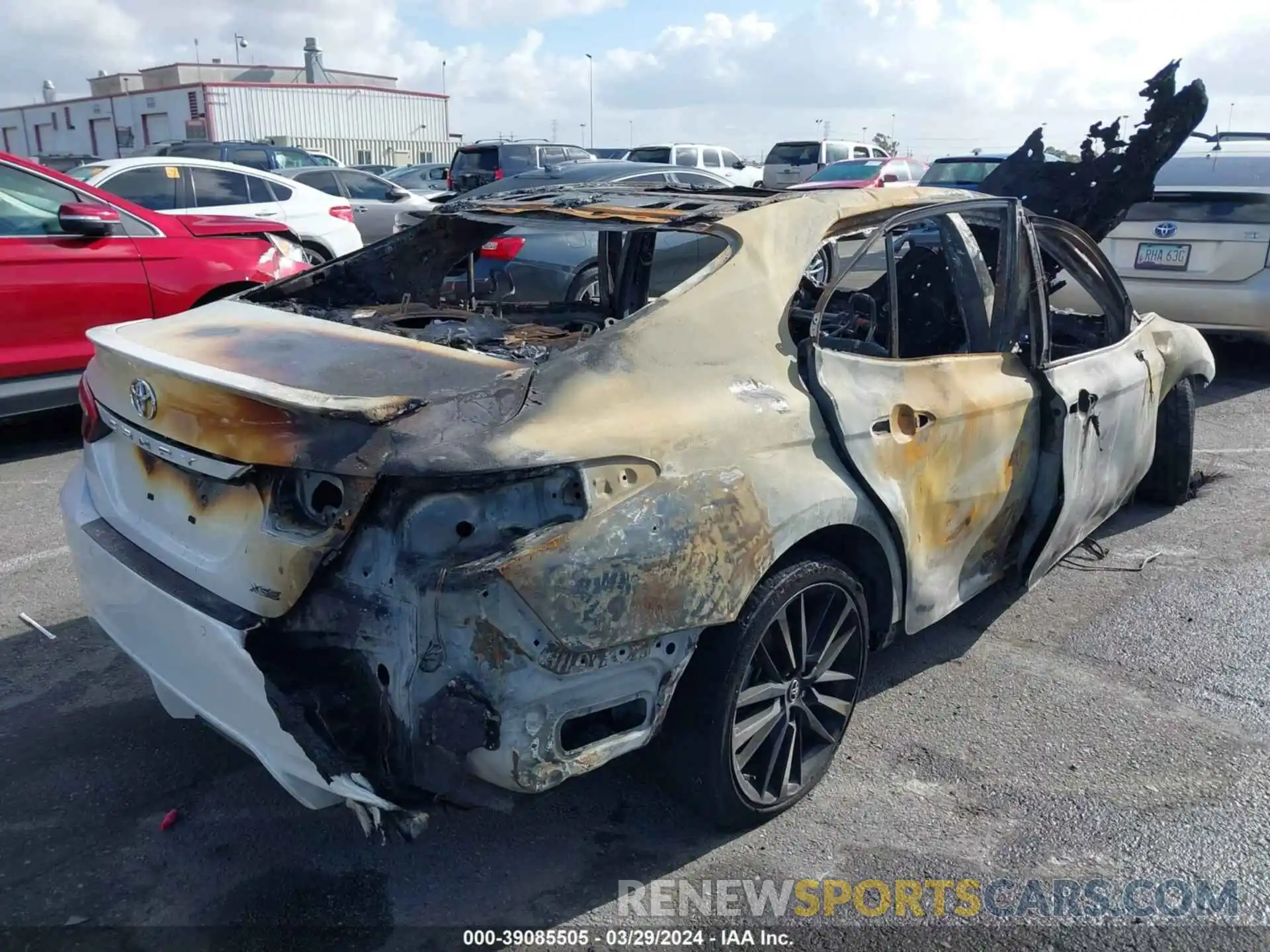 4 Photograph of a damaged car 4T1BZ1HK7KU509147 TOYOTA CAMRY 2019