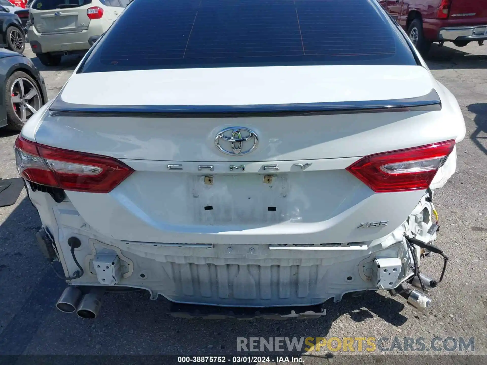 17 Photograph of a damaged car 4T1BZ1HK8KU023723 TOYOTA CAMRY 2019