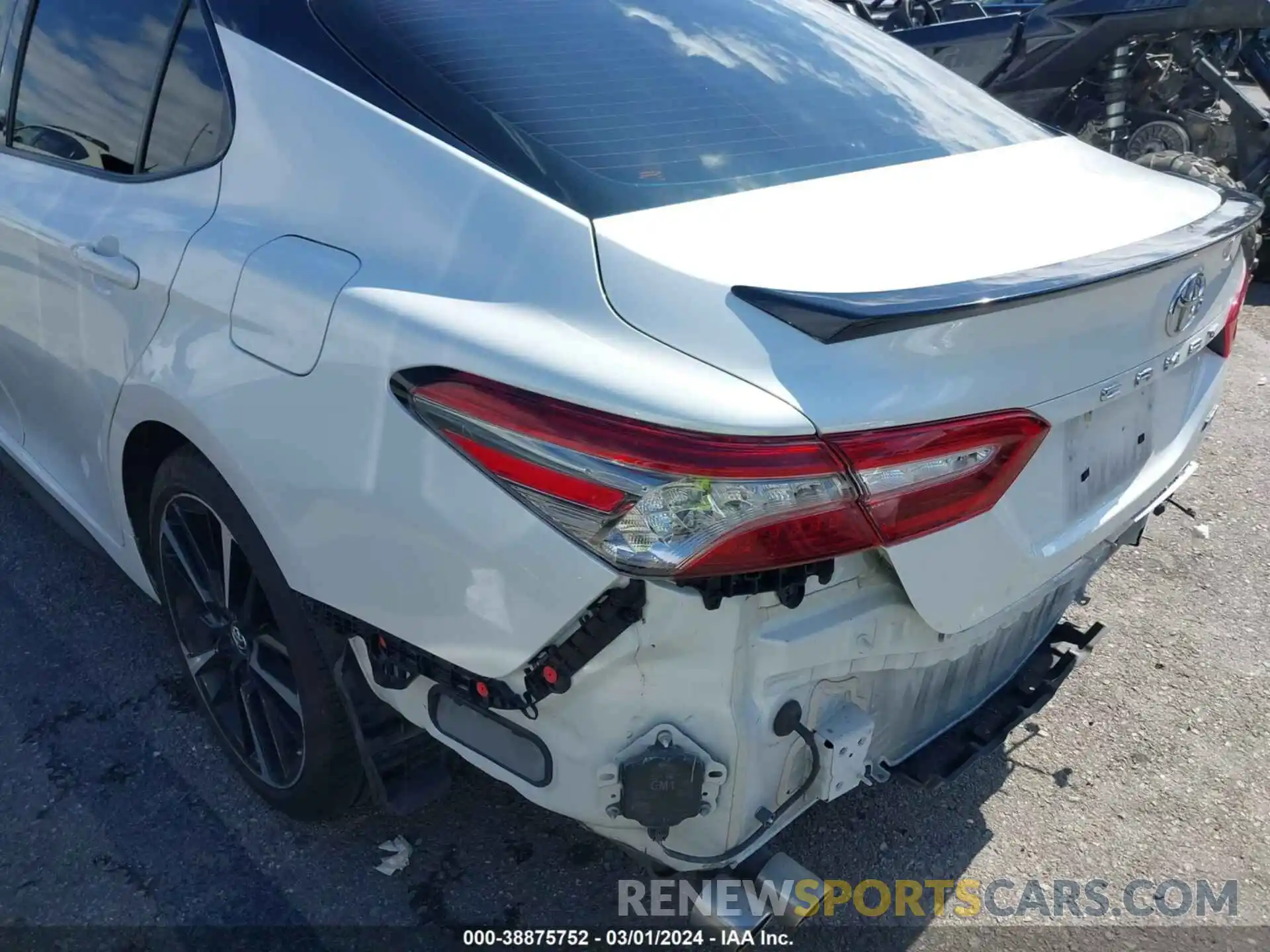 18 Photograph of a damaged car 4T1BZ1HK8KU023723 TOYOTA CAMRY 2019