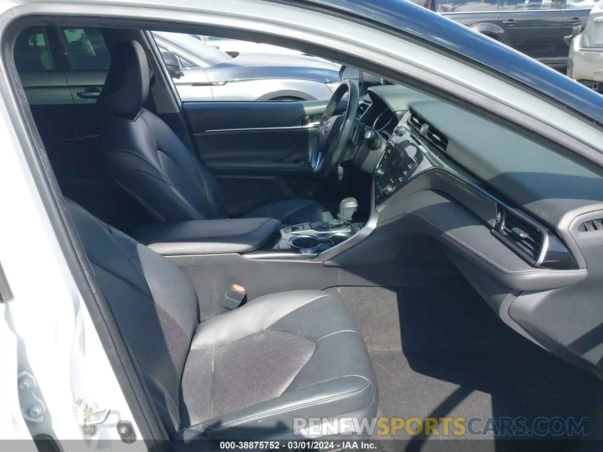 5 Photograph of a damaged car 4T1BZ1HK8KU023723 TOYOTA CAMRY 2019