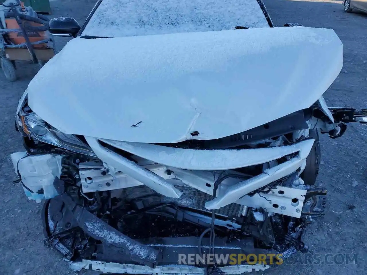 11 Photograph of a damaged car 4T1BZ1HK8KU025391 TOYOTA CAMRY 2019