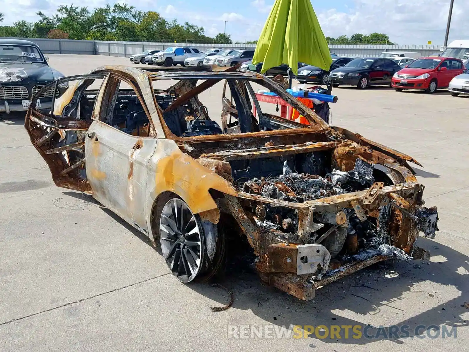 1 Photograph of a damaged car 4T1BZ1HK9KU022290 TOYOTA CAMRY 2019