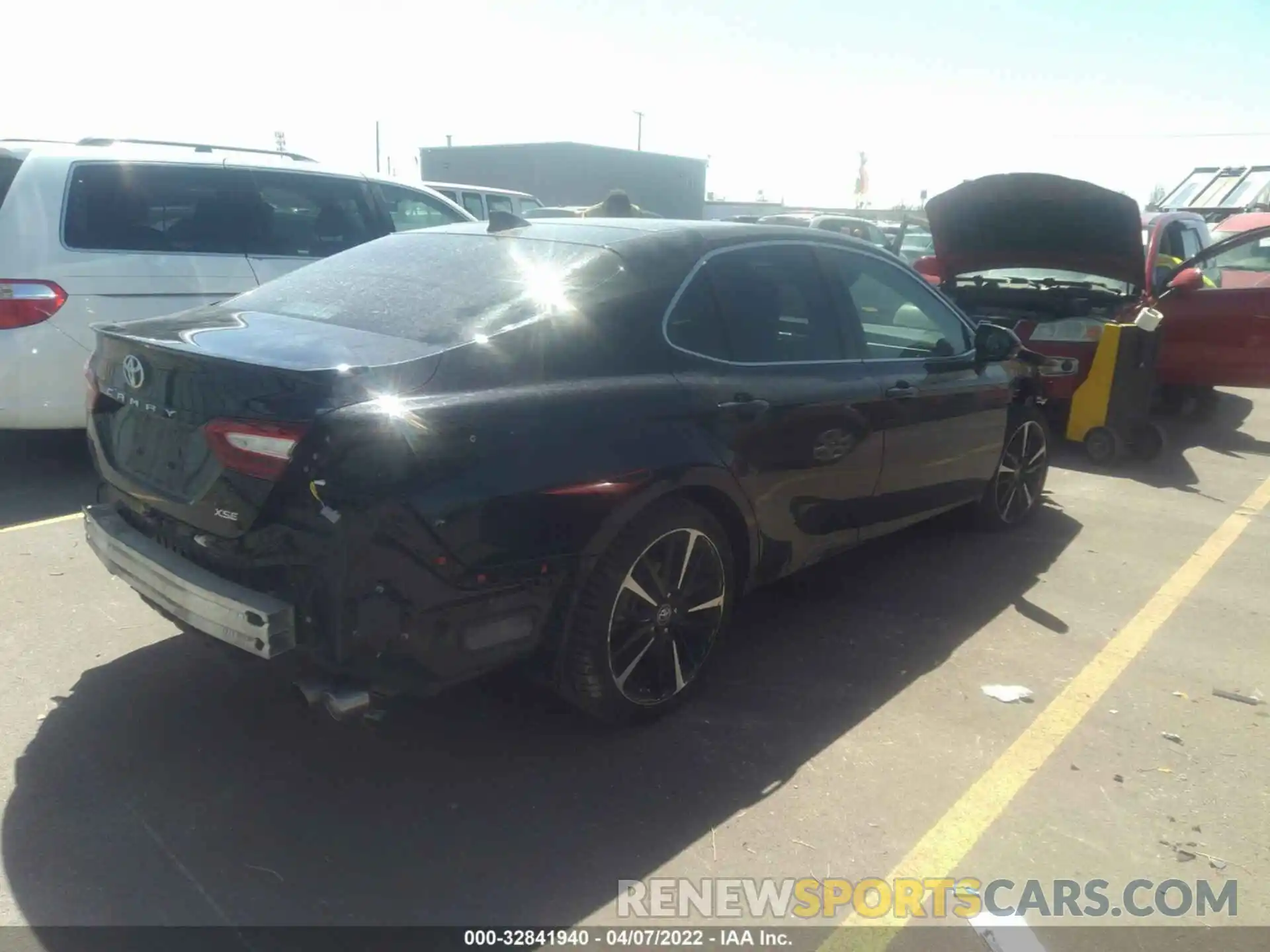 4 Photograph of a damaged car 4T1BZ1HK9KU026310 TOYOTA CAMRY 2019