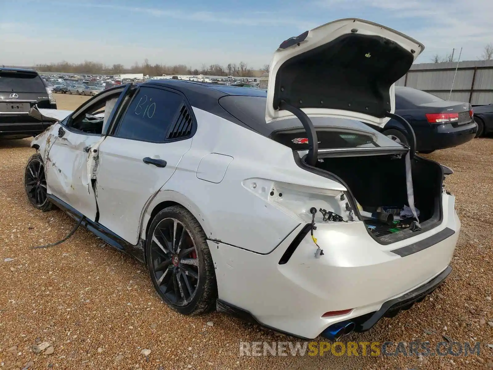 3 Photograph of a damaged car 4T1BZ1HK9KU027635 TOYOTA CAMRY 2019