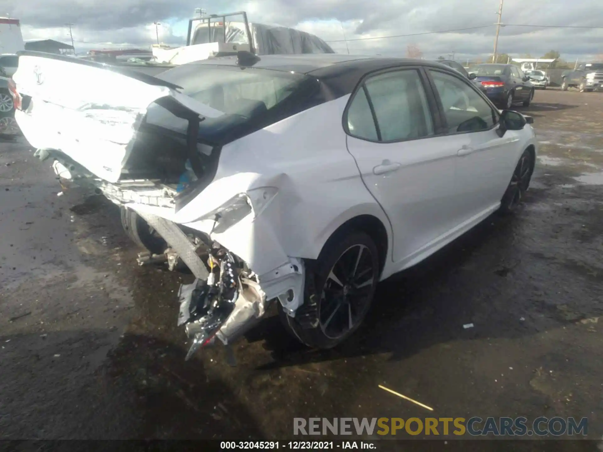 4 Photograph of a damaged car 4T1BZ1HK9KU029496 TOYOTA CAMRY 2019