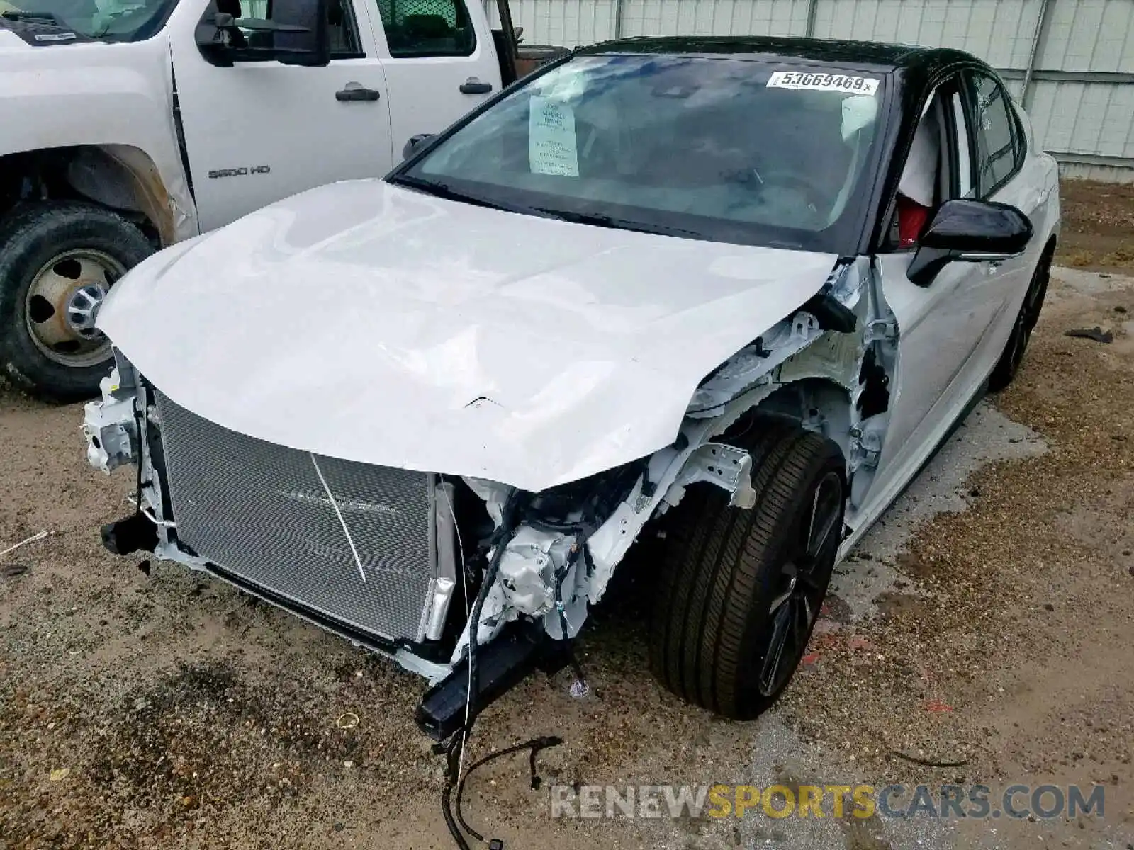 2 Photograph of a damaged car 4T1BZ1HK9KU030664 TOYOTA CAMRY 2019