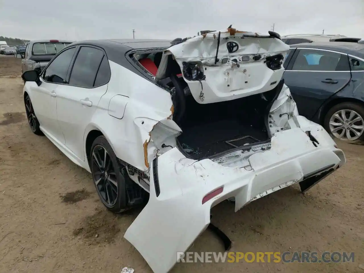 3 Photograph of a damaged car 4T1BZ1HK9KU031698 TOYOTA CAMRY 2019