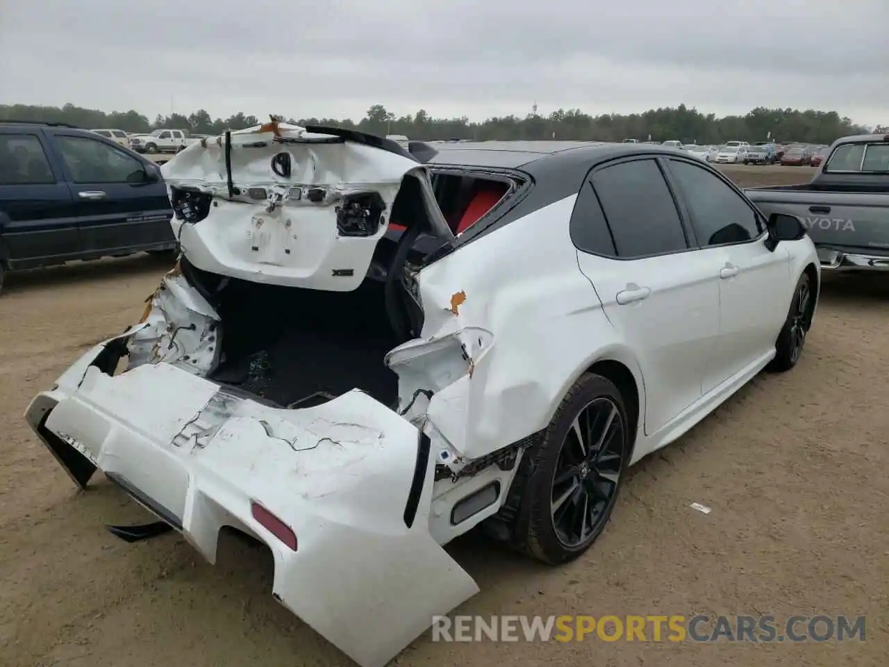 4 Photograph of a damaged car 4T1BZ1HK9KU031698 TOYOTA CAMRY 2019