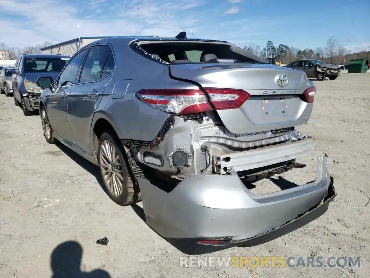 3 Photograph of a damaged car 4T1BZ1HK9KU032141 TOYOTA CAMRY 2019