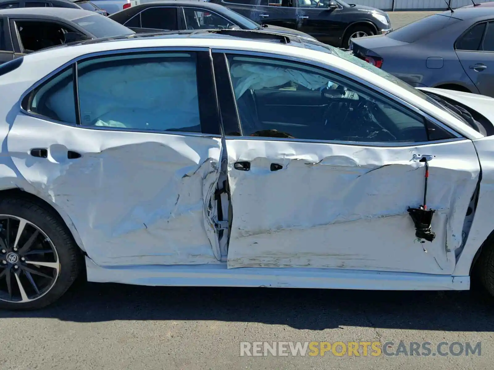 9 Photograph of a damaged car 4T1BZ1HK9KU507044 TOYOTA CAMRY 2019