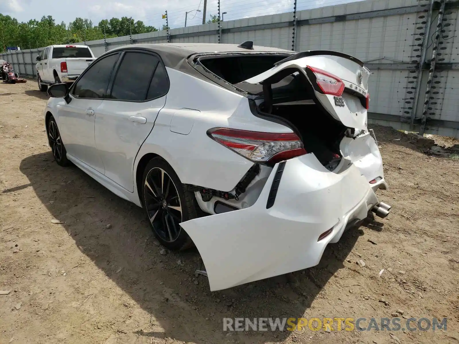 3 Photograph of a damaged car 4T1BZ1HKXKU024047 TOYOTA CAMRY 2019