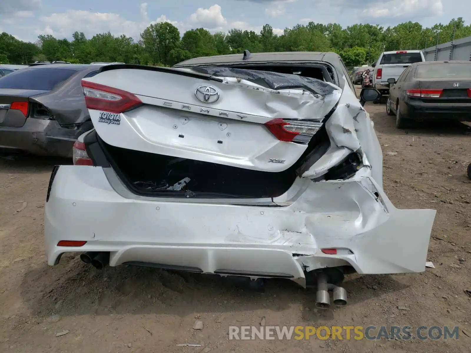 9 Photograph of a damaged car 4T1BZ1HKXKU024047 TOYOTA CAMRY 2019