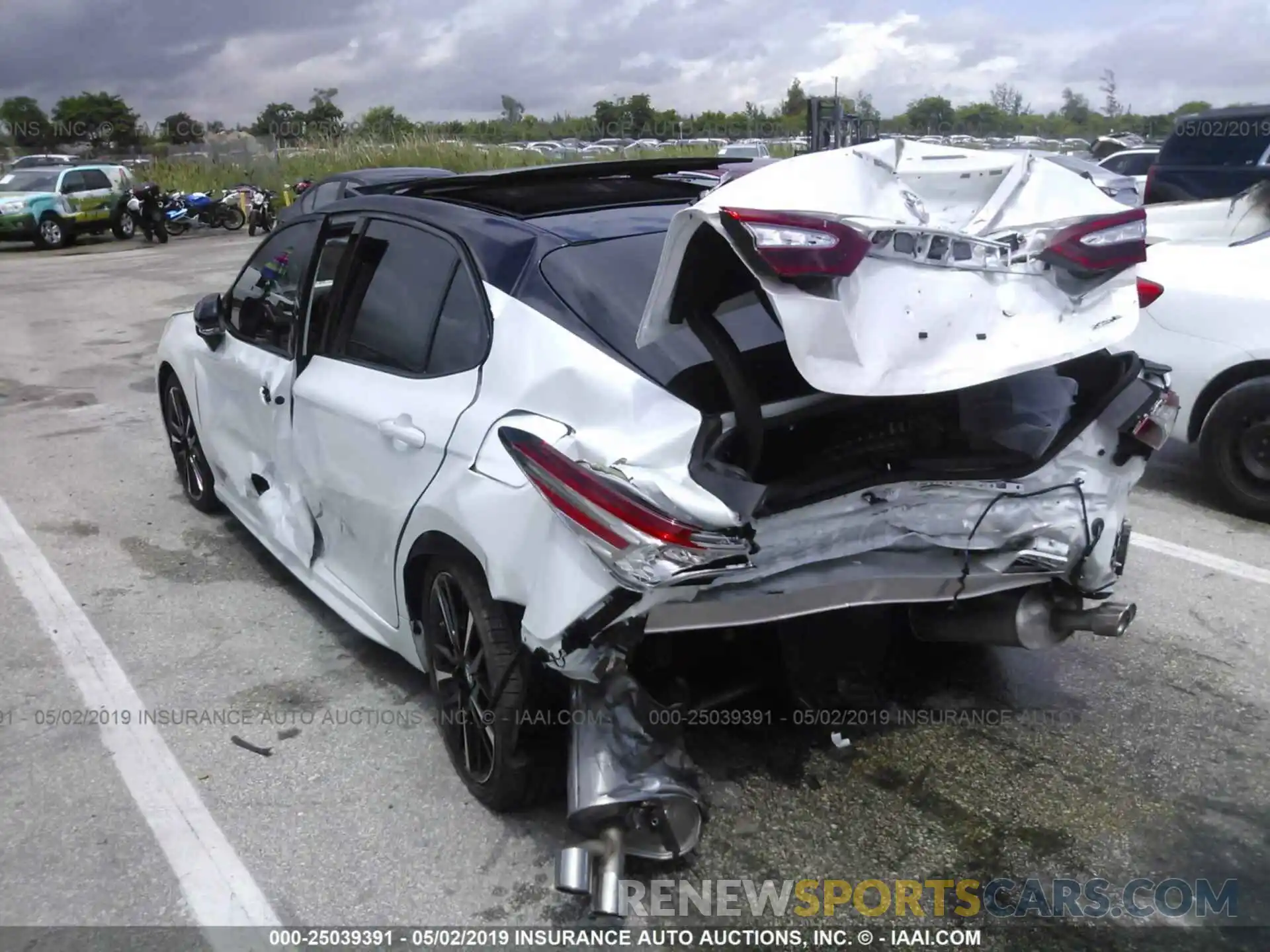 3 Photograph of a damaged car 4T1BZ1HKXKU024663 TOYOTA CAMRY 2019