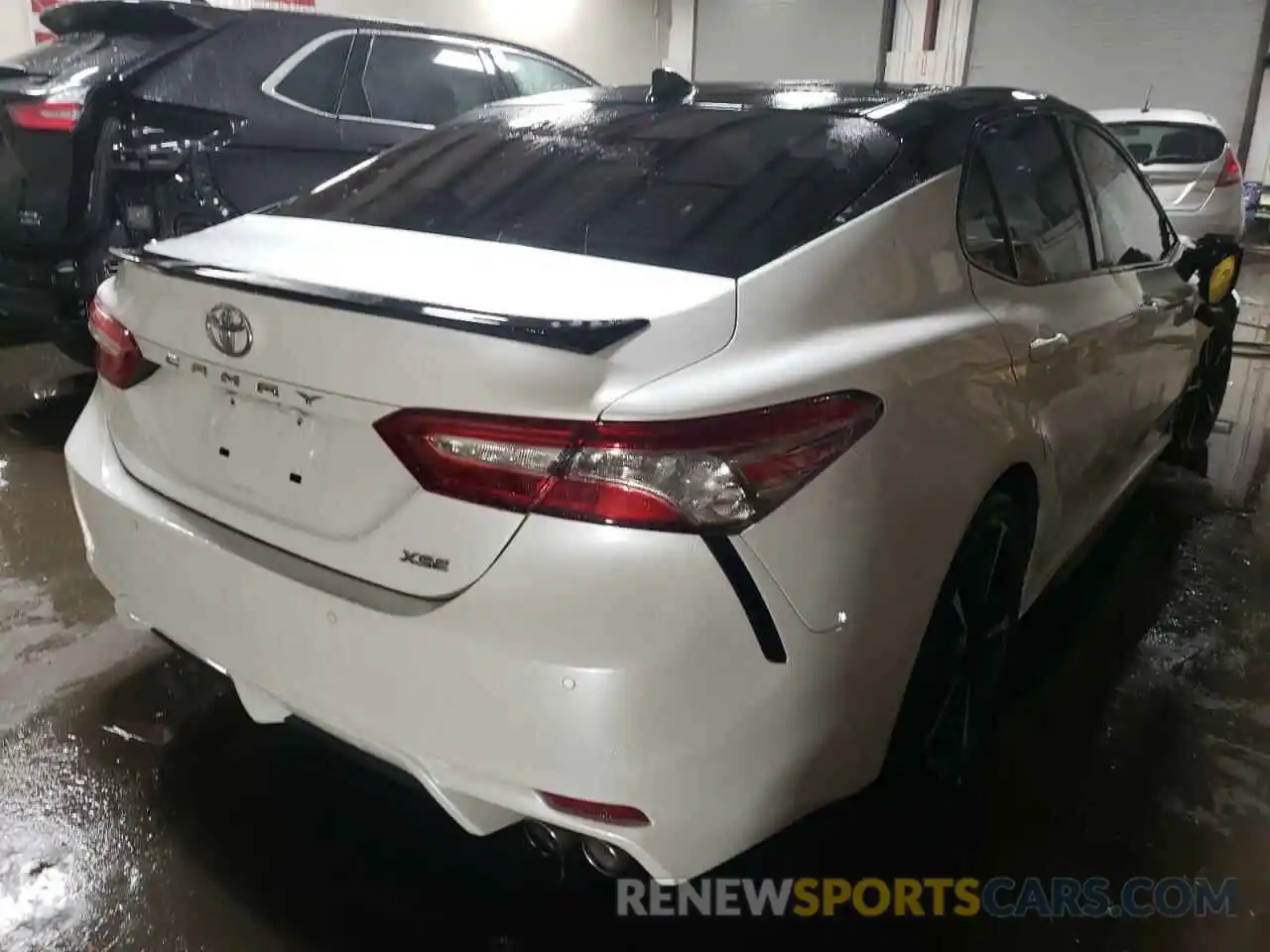 4 Photograph of a damaged car 4T1BZ1HKXKU028826 TOYOTA CAMRY 2019