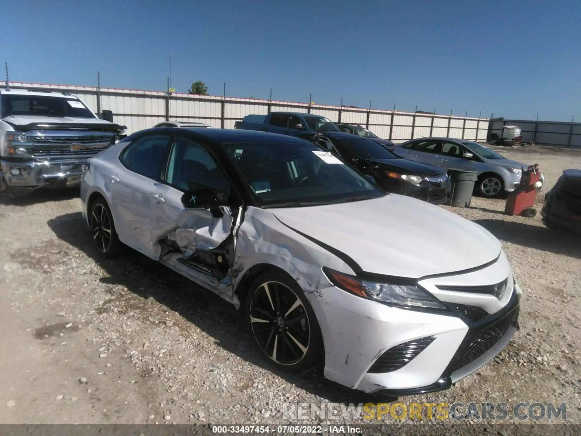 1 Photograph of a damaged car 4T1BZ1HKXKU031595 TOYOTA CAMRY 2019