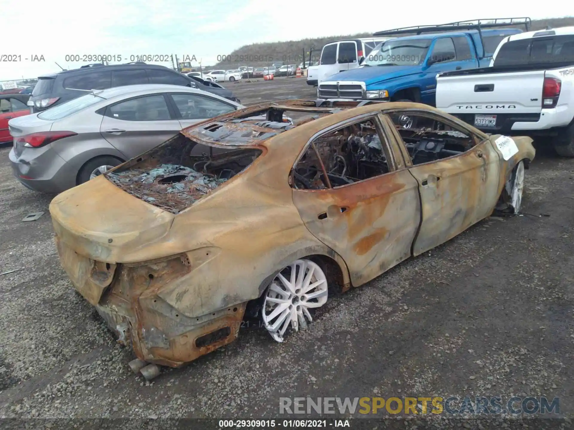 4 Photograph of a damaged car 4T1BZ1HKXKU031614 TOYOTA CAMRY 2019