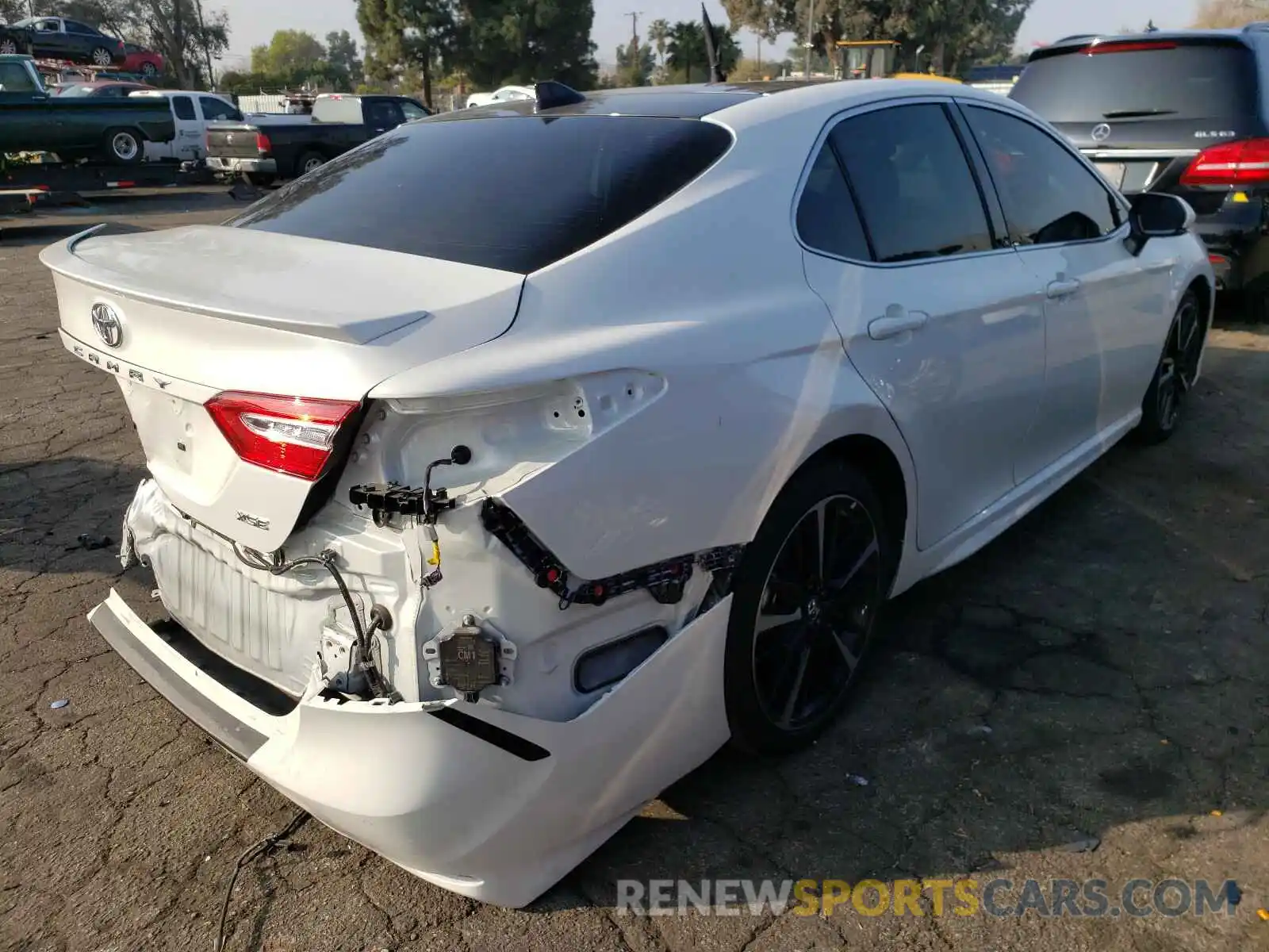 4 Photograph of a damaged car 4T1BZ1HKXKU032603 TOYOTA CAMRY 2019