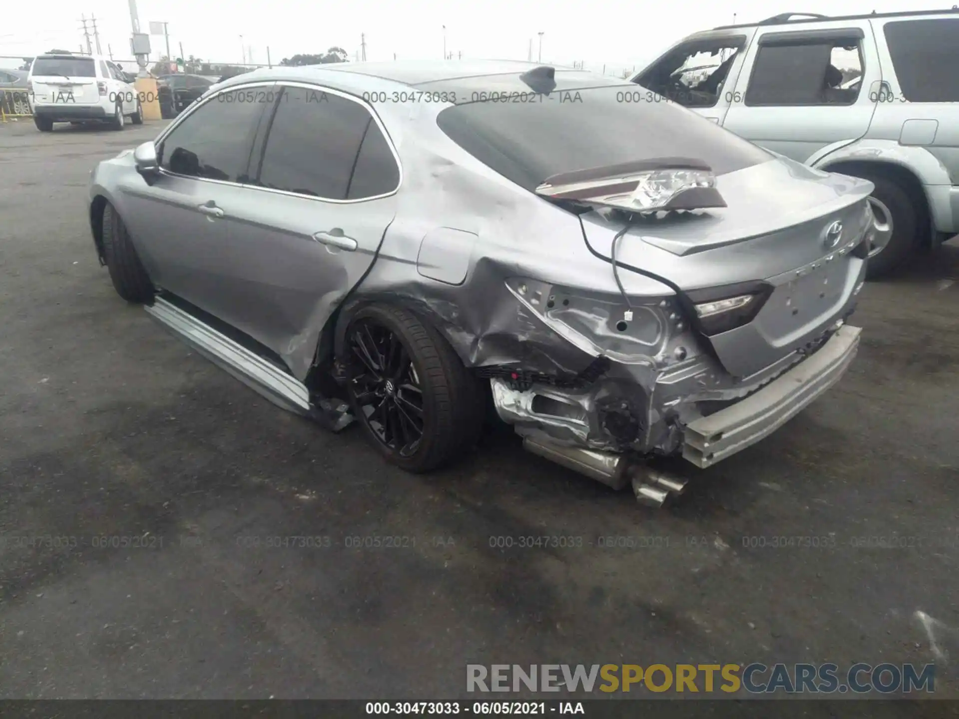 3 Photograph of a damaged car 4T1BZ1HKXKU032987 TOYOTA CAMRY 2019