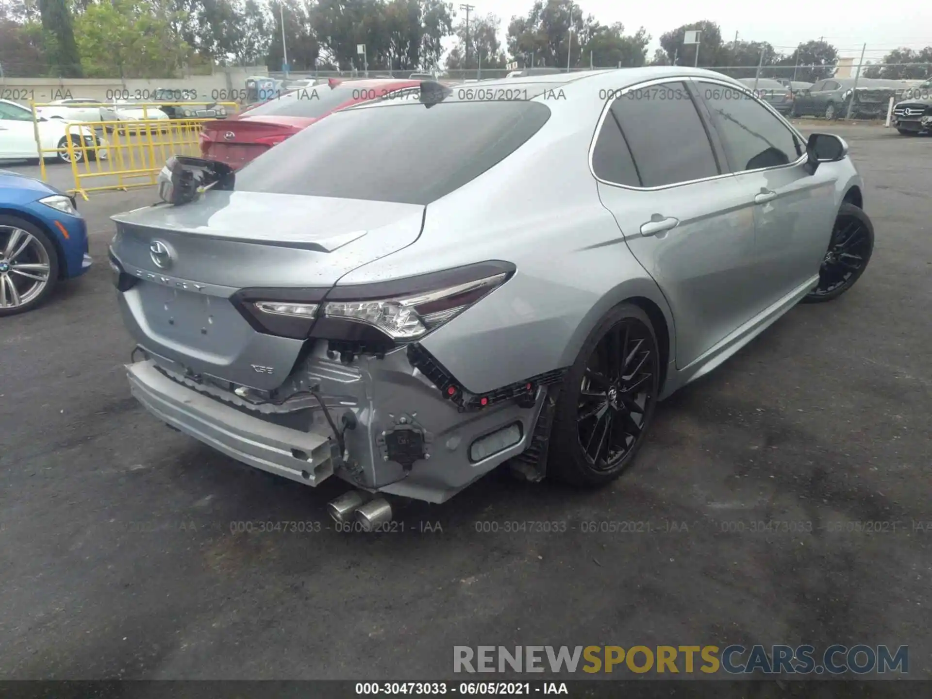 4 Photograph of a damaged car 4T1BZ1HKXKU032987 TOYOTA CAMRY 2019