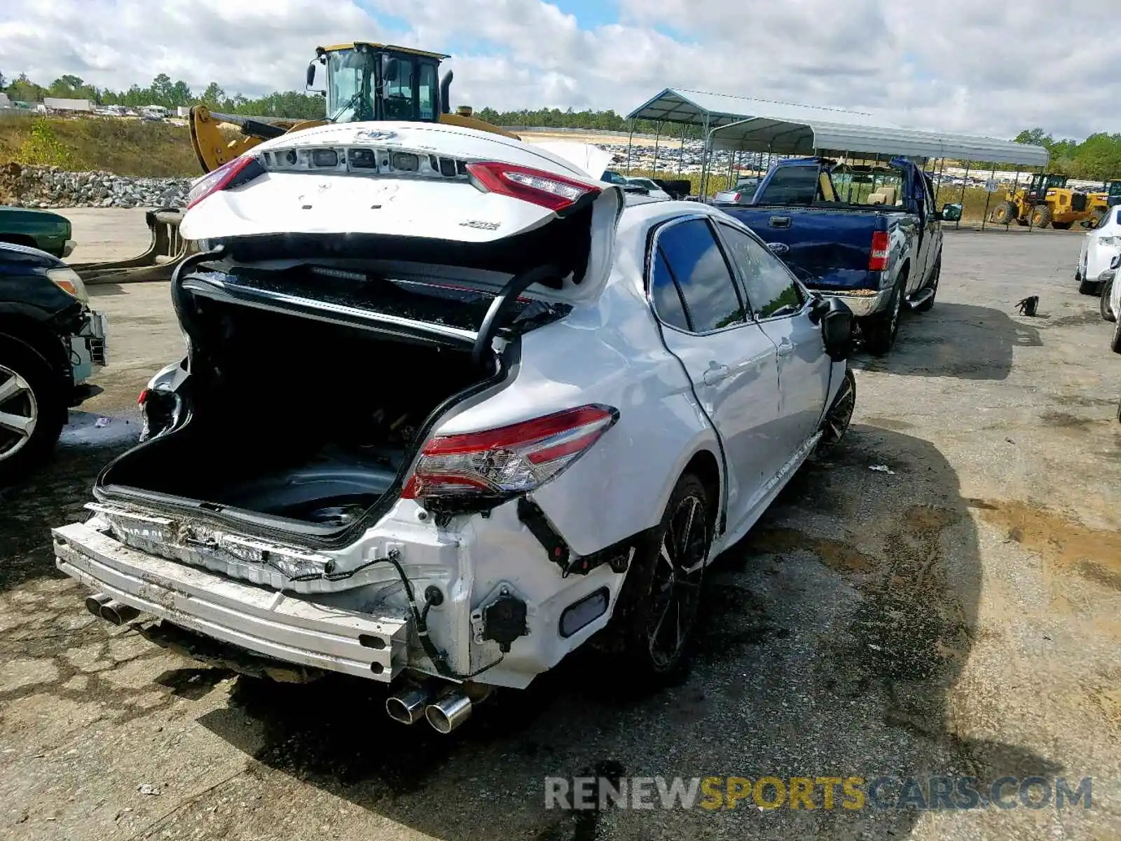 4 Photograph of a damaged car 4T1BZ1HKXKU508798 TOYOTA CAMRY 2019