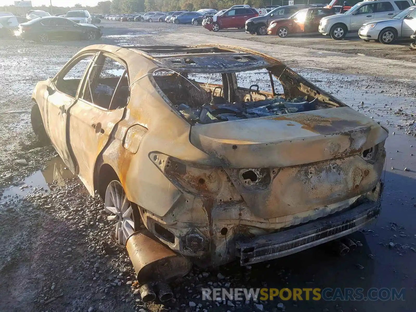 3 Photograph of a damaged car 4T1BZ1HKXKU509305 TOYOTA CAMRY 2019