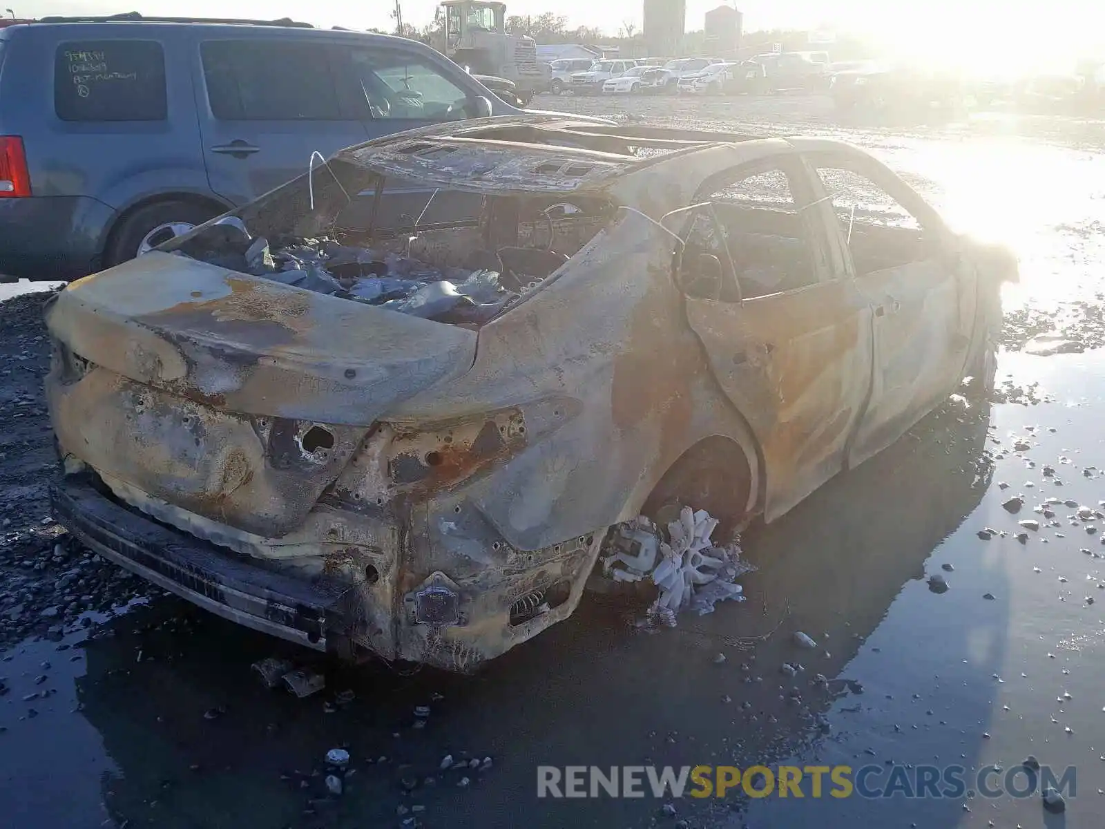 4 Photograph of a damaged car 4T1BZ1HKXKU509305 TOYOTA CAMRY 2019