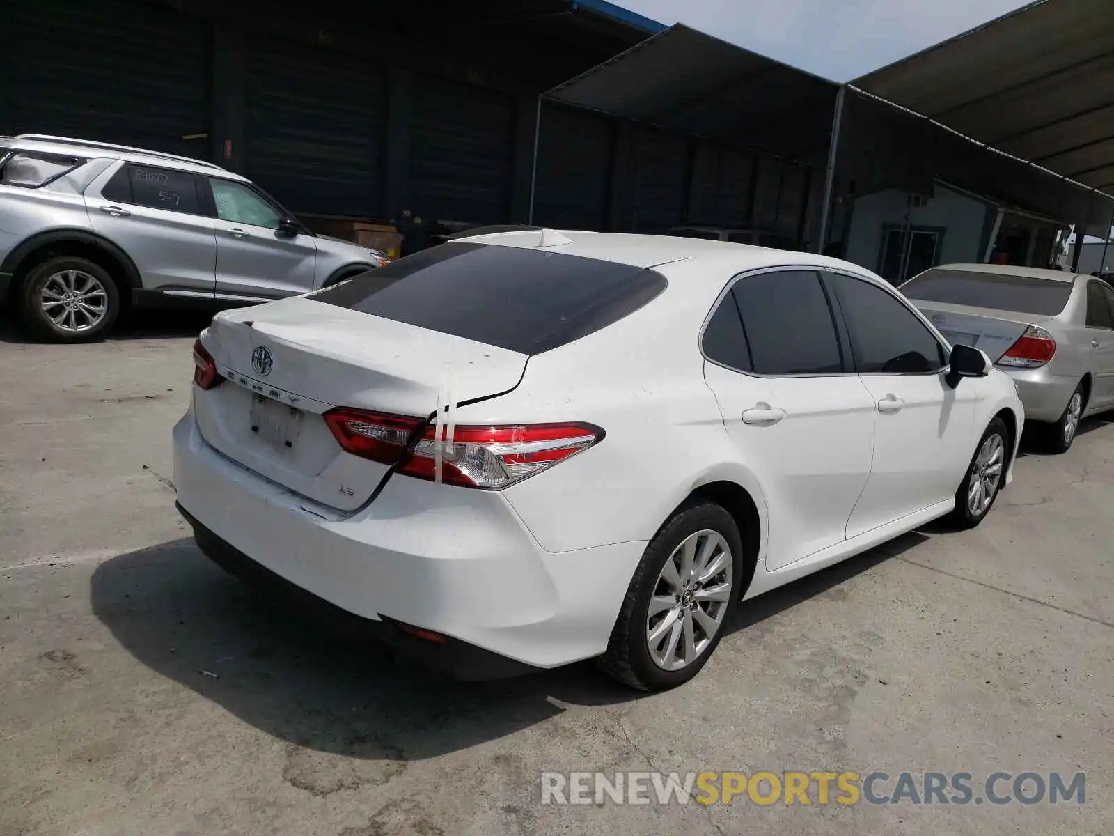 4 Фотография поврежденного автомобиля JTNB11HK1K3084974 TOYOTA CAMRY 2019