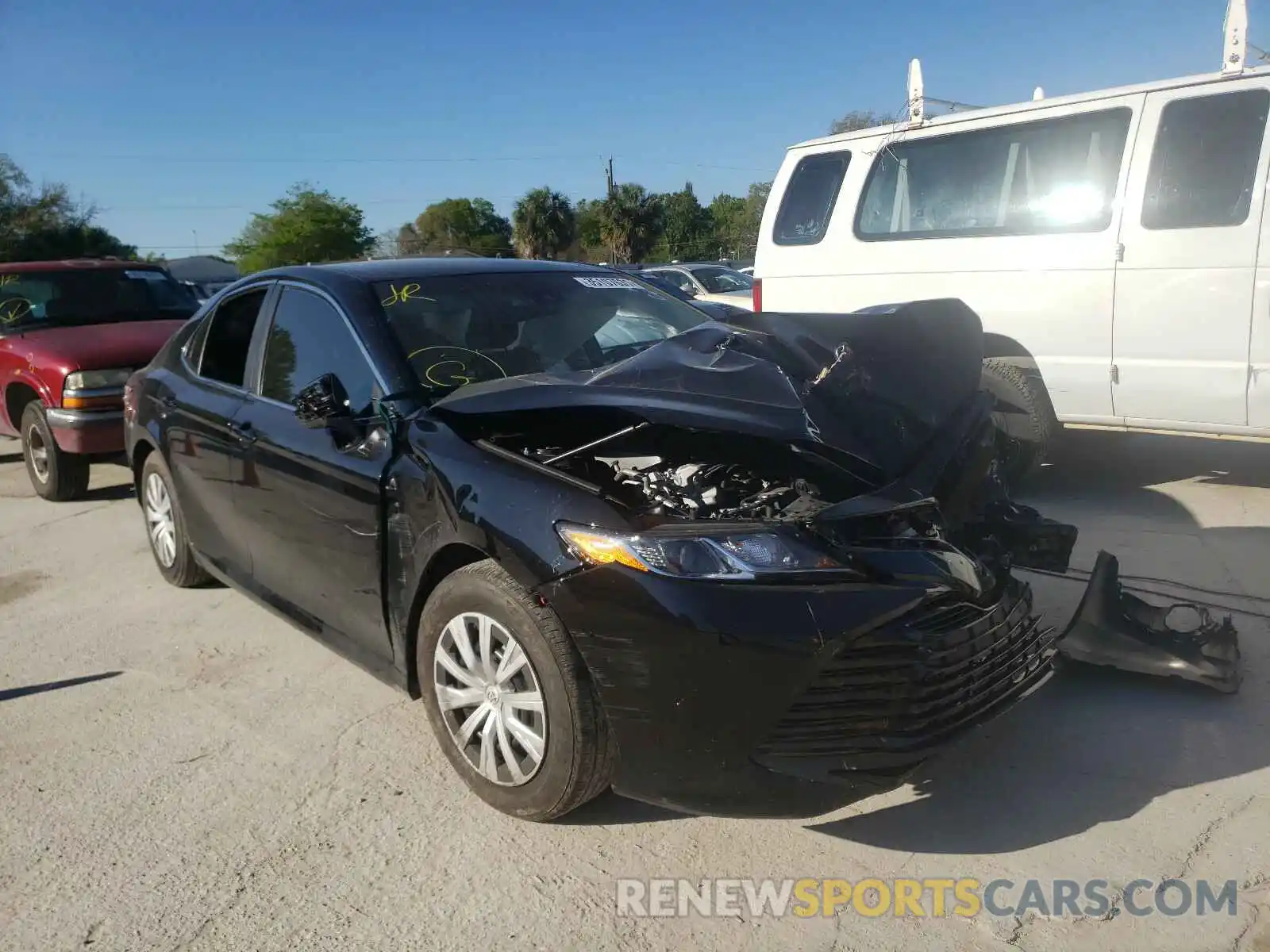 1 Photograph of a damaged car 4T1A11AK1LU924897 TOYOTA CAMRY 2020