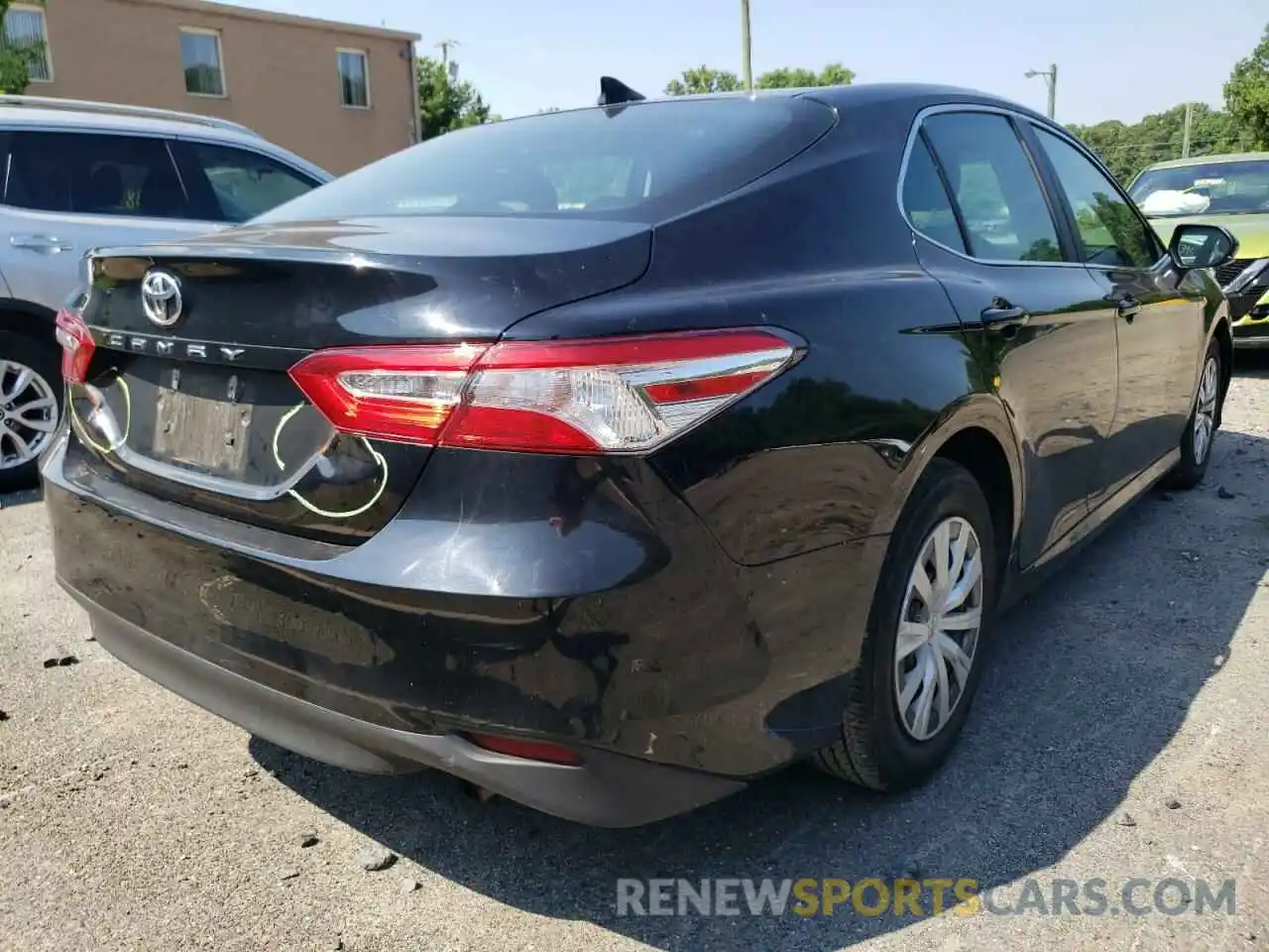 4 Photograph of a damaged car 4T1A11AK3LU977777 TOYOTA CAMRY 2020