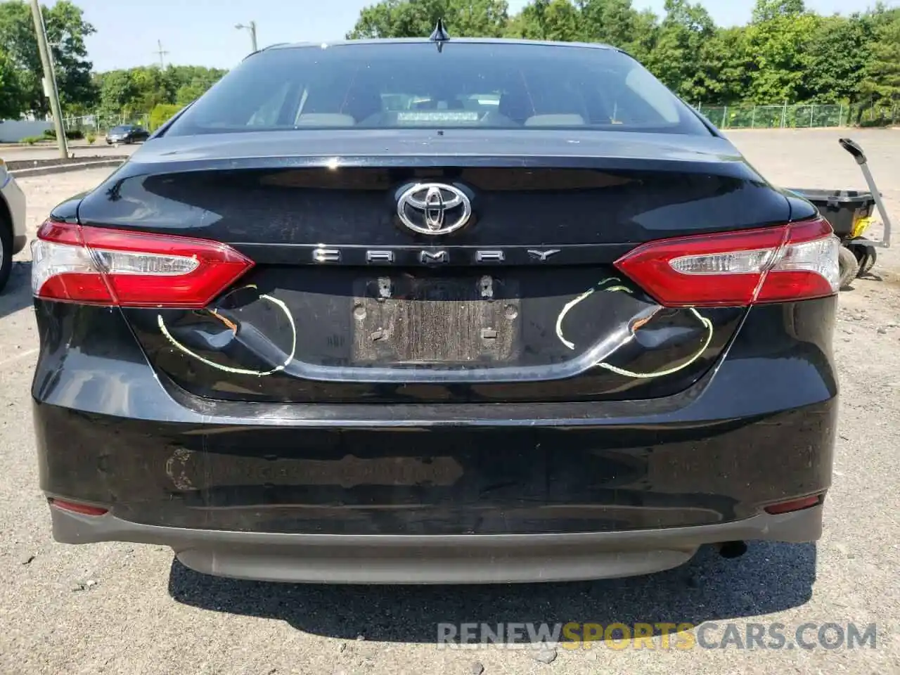 9 Photograph of a damaged car 4T1A11AK3LU977777 TOYOTA CAMRY 2020