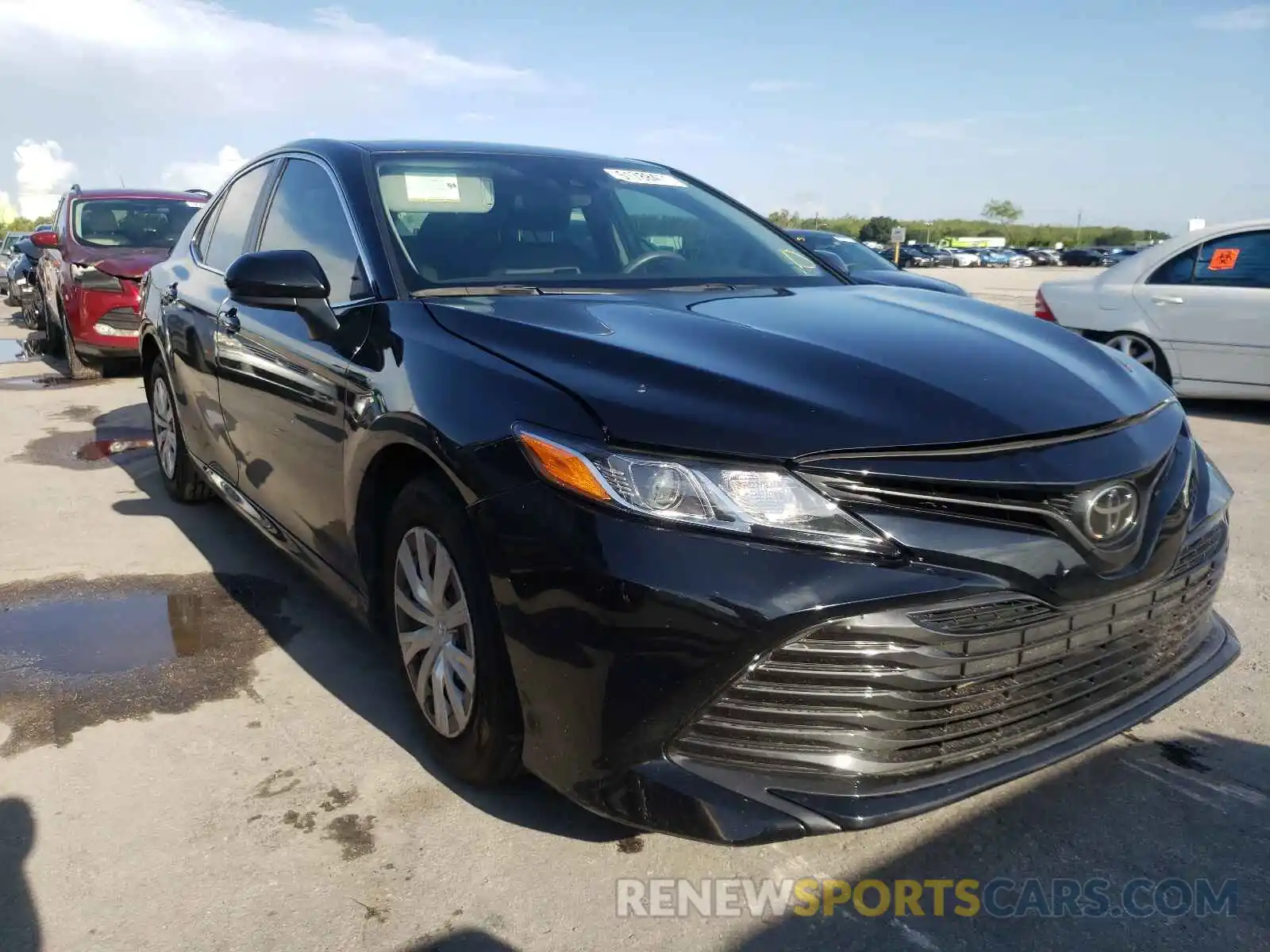 1 Photograph of a damaged car 4T1A11AK4LU885061 TOYOTA CAMRY 2020