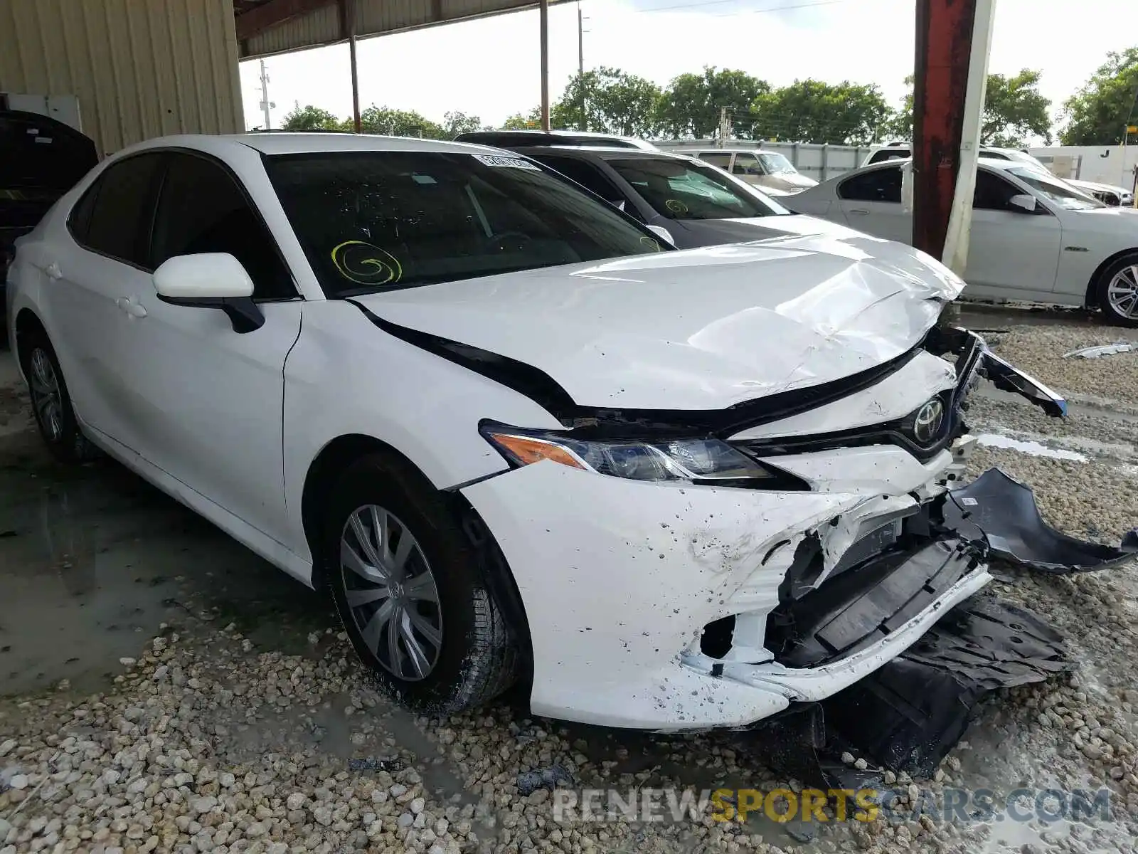 1 Photograph of a damaged car 4T1A11AK4LU956081 TOYOTA CAMRY 2020