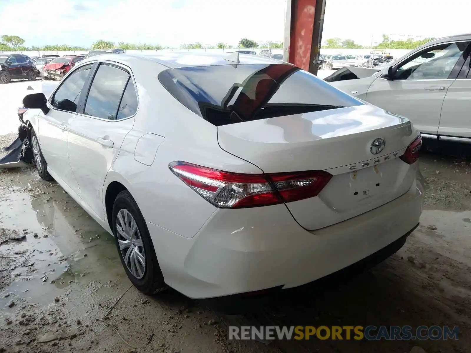 3 Photograph of a damaged car 4T1A11AK4LU956081 TOYOTA CAMRY 2020