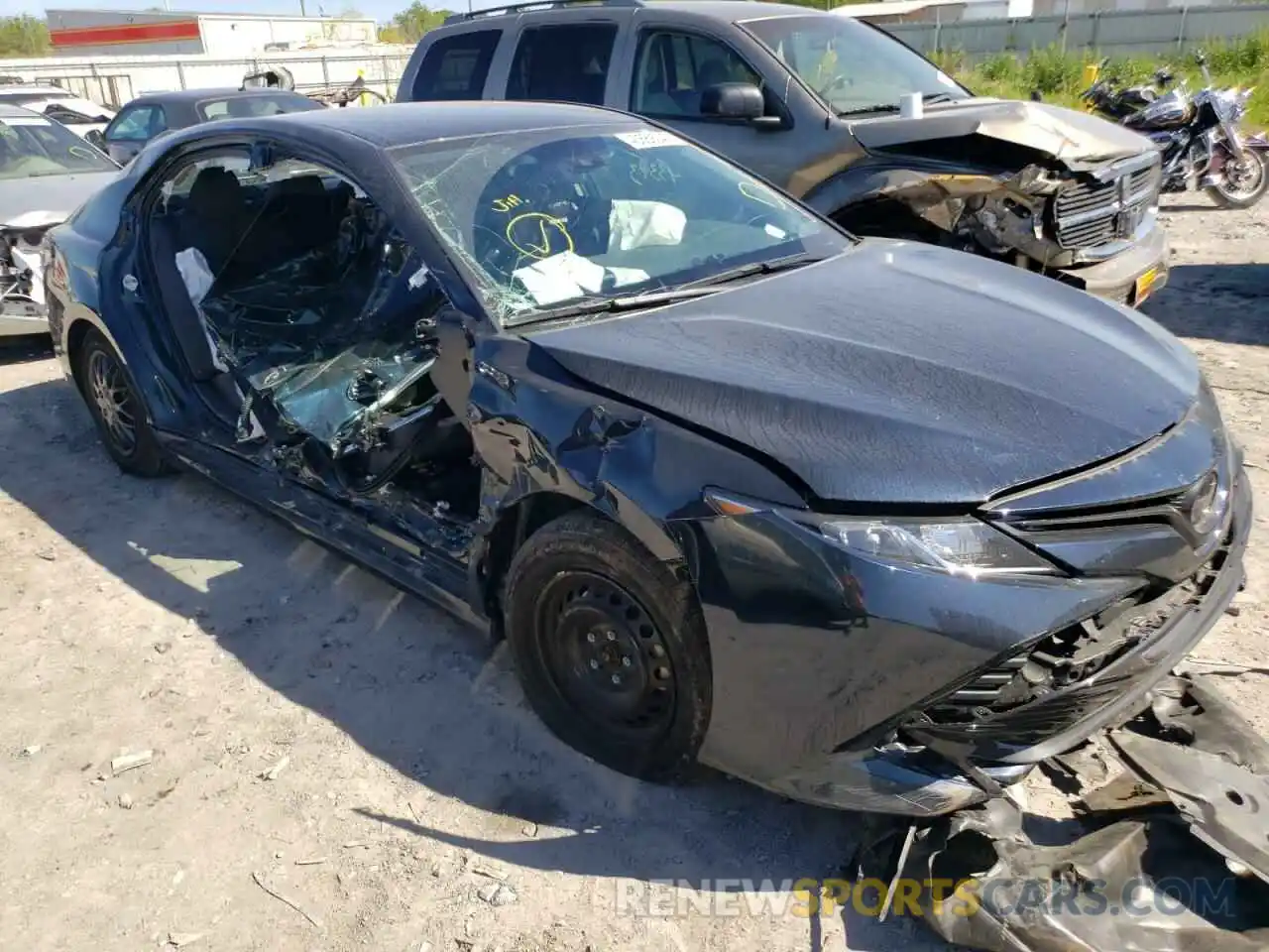 1 Photograph of a damaged car 4T1A11AK5LU944036 TOYOTA CAMRY 2020