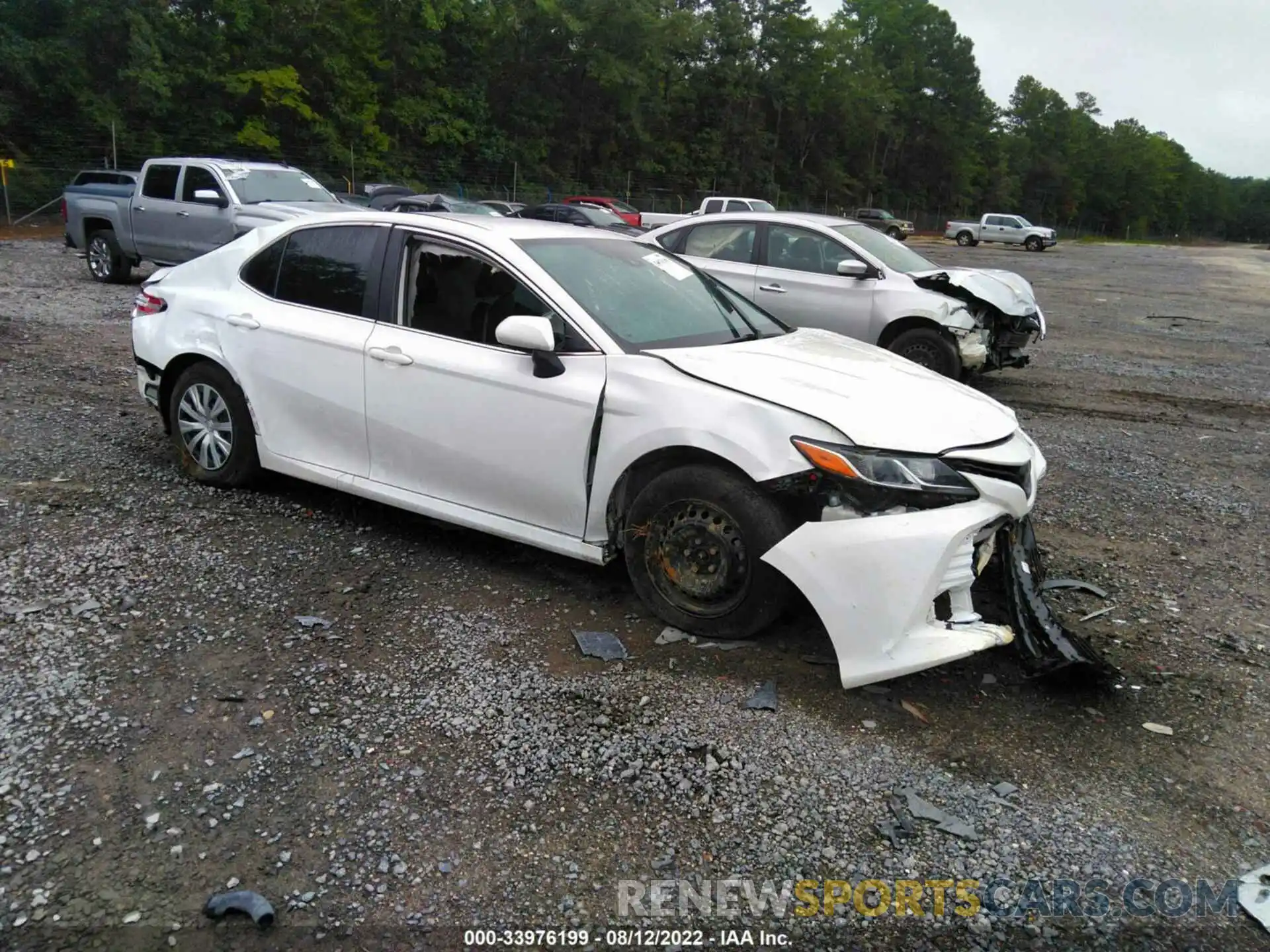 1 Photograph of a damaged car 4T1A11AK6LU940920 TOYOTA CAMRY 2020