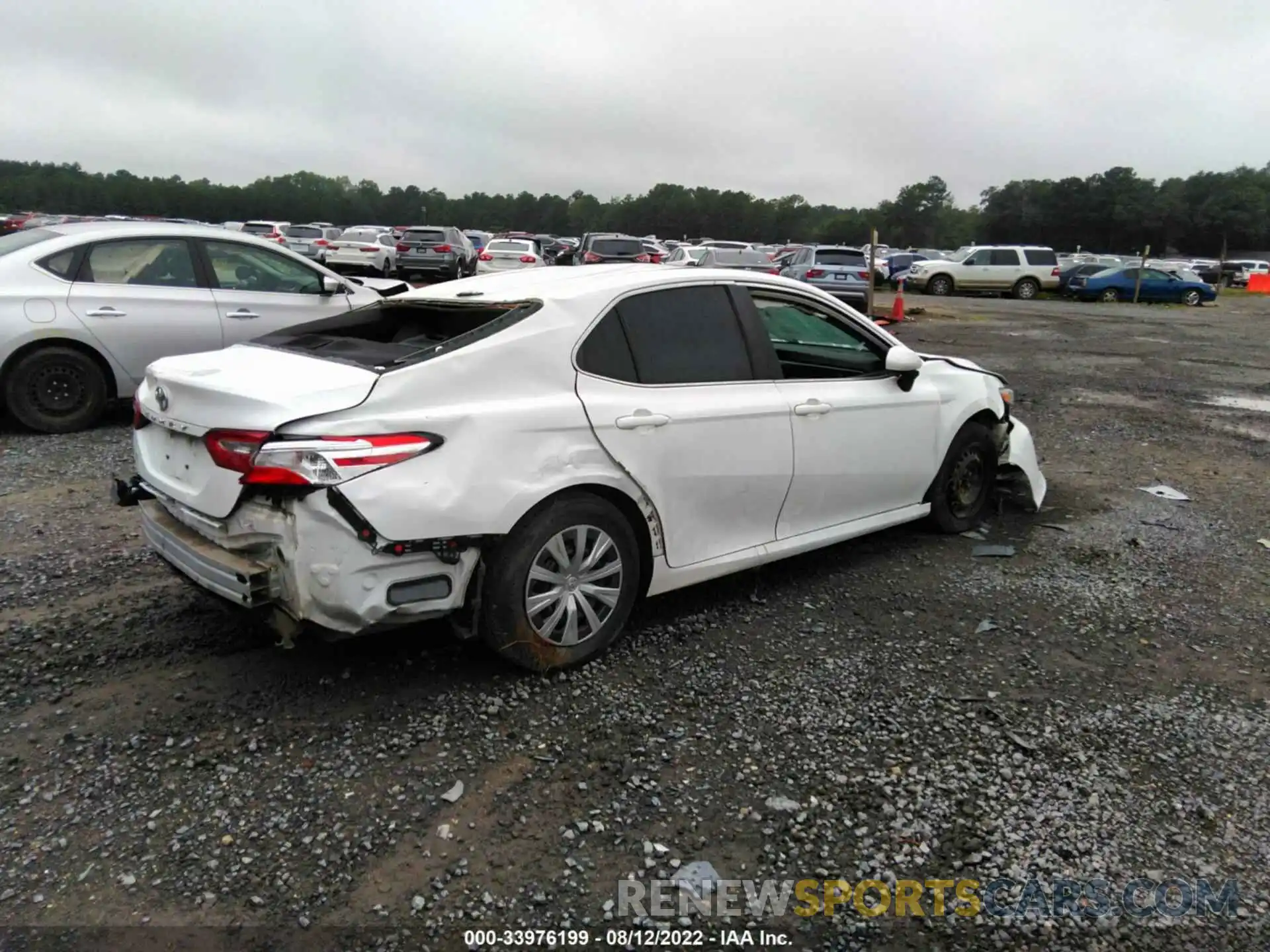 4 Photograph of a damaged car 4T1A11AK6LU940920 TOYOTA CAMRY 2020