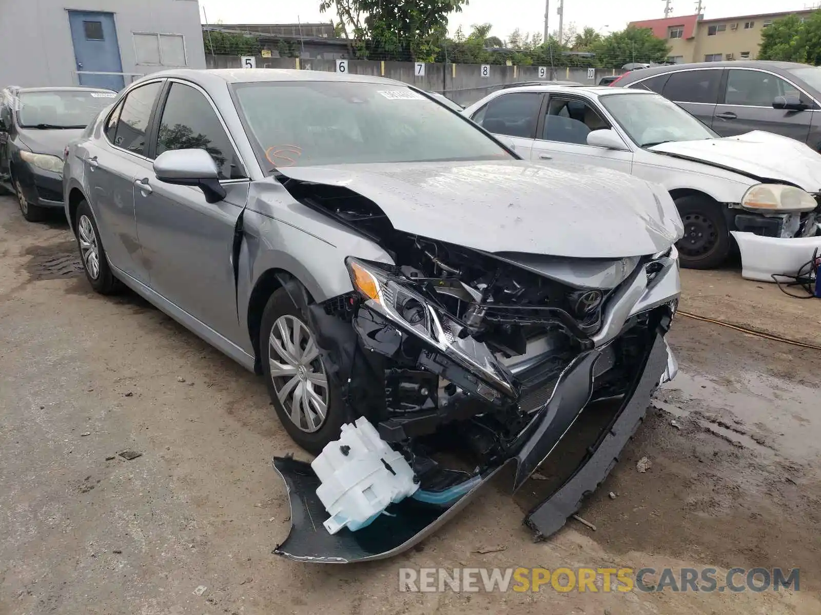 1 Photograph of a damaged car 4T1A11AK7LU858095 TOYOTA CAMRY 2020