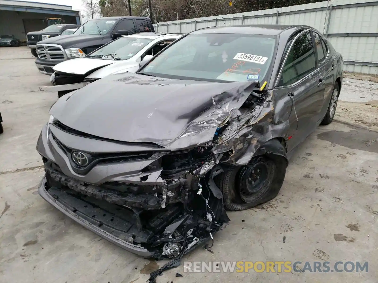 2 Фотография поврежденного автомобиля 4T1A11AK9LU891843 TOYOTA CAMRY 2020