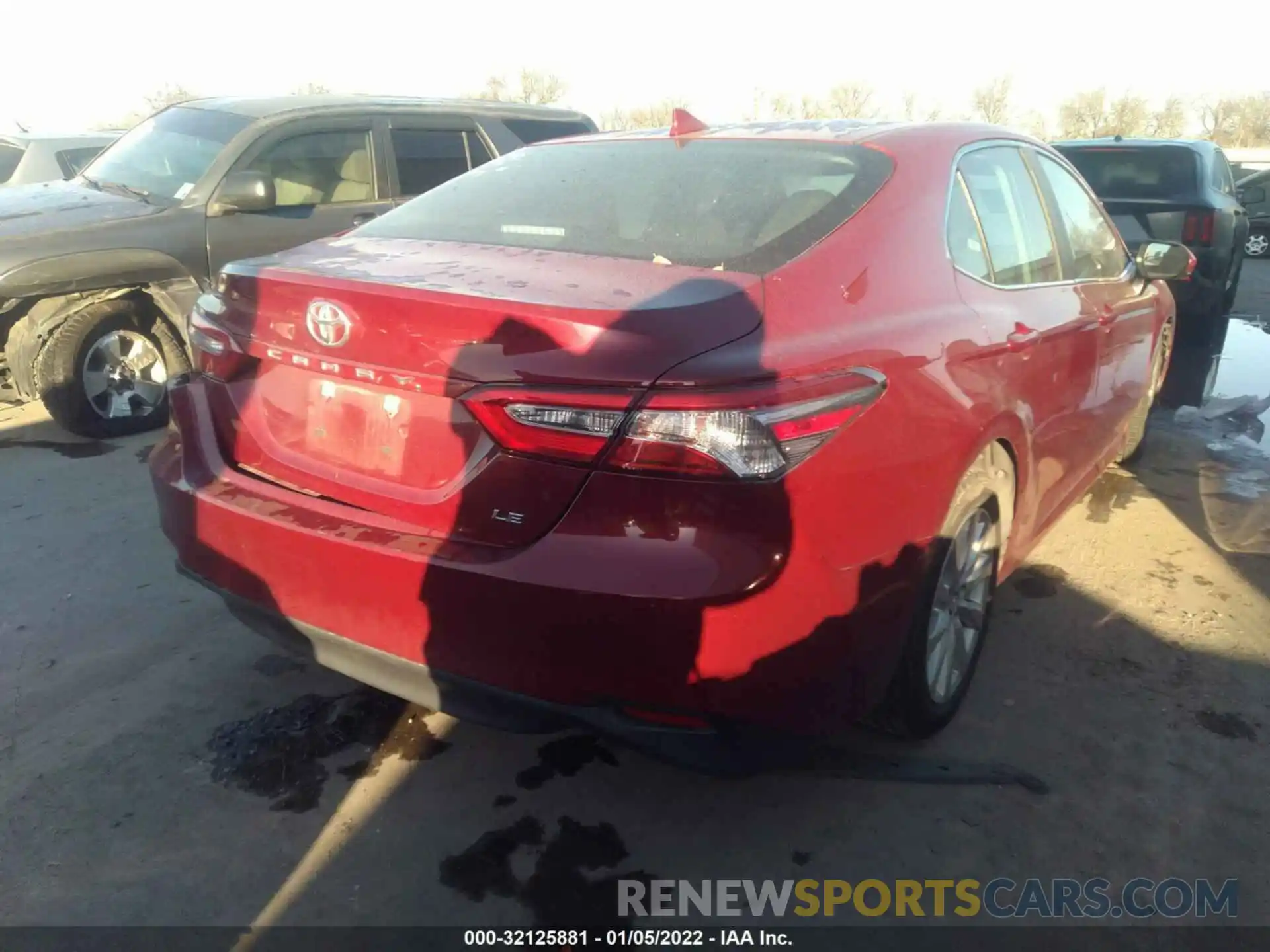 4 Photograph of a damaged car 4T1C11AK0LU305393 TOYOTA CAMRY 2020