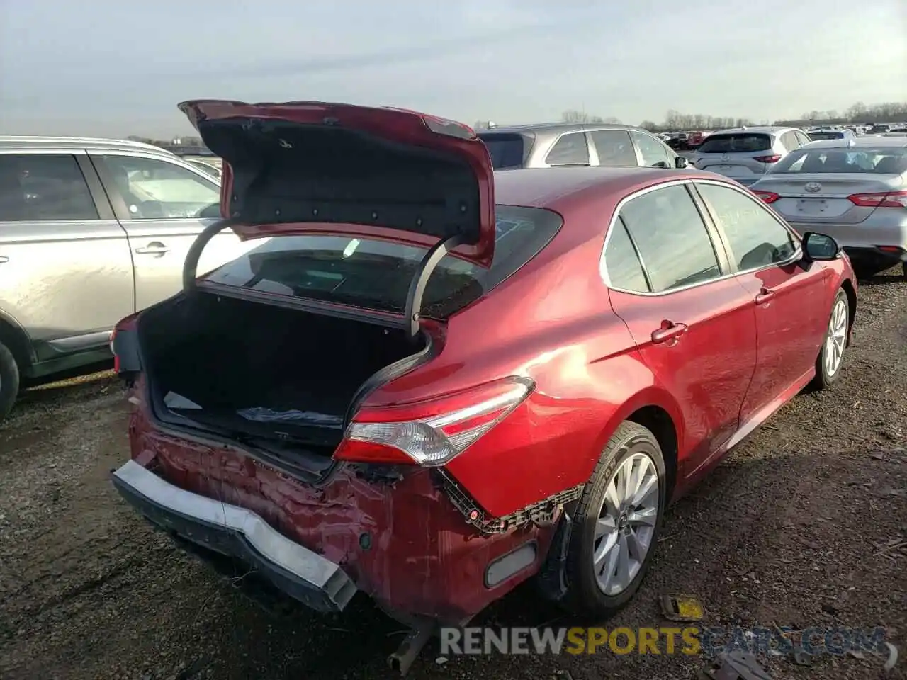 4 Photograph of a damaged car 4T1C11AK0LU333081 TOYOTA CAMRY 2020