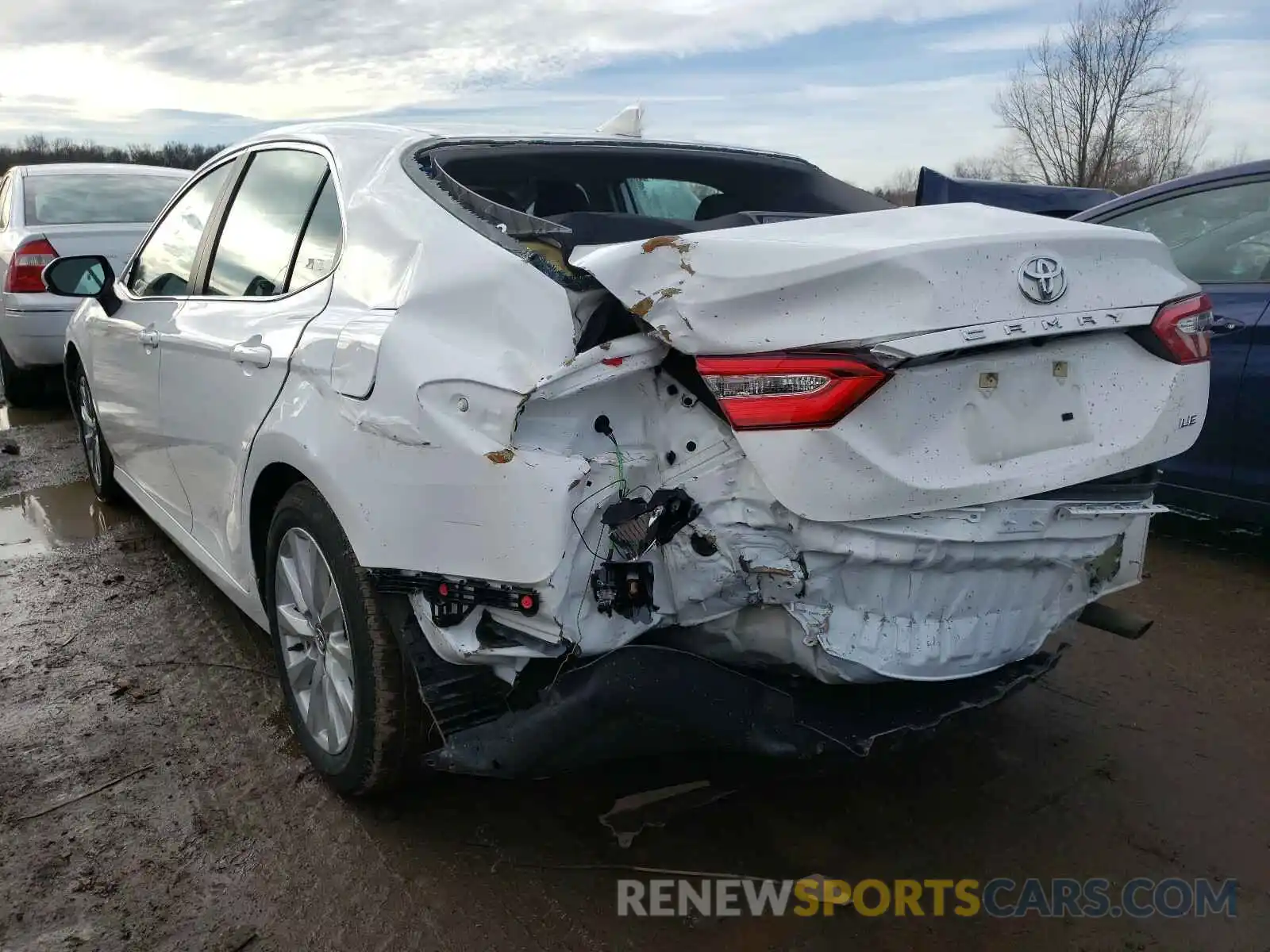 3 Photograph of a damaged car 4T1C11AK0LU348308 TOYOTA CAMRY 2020